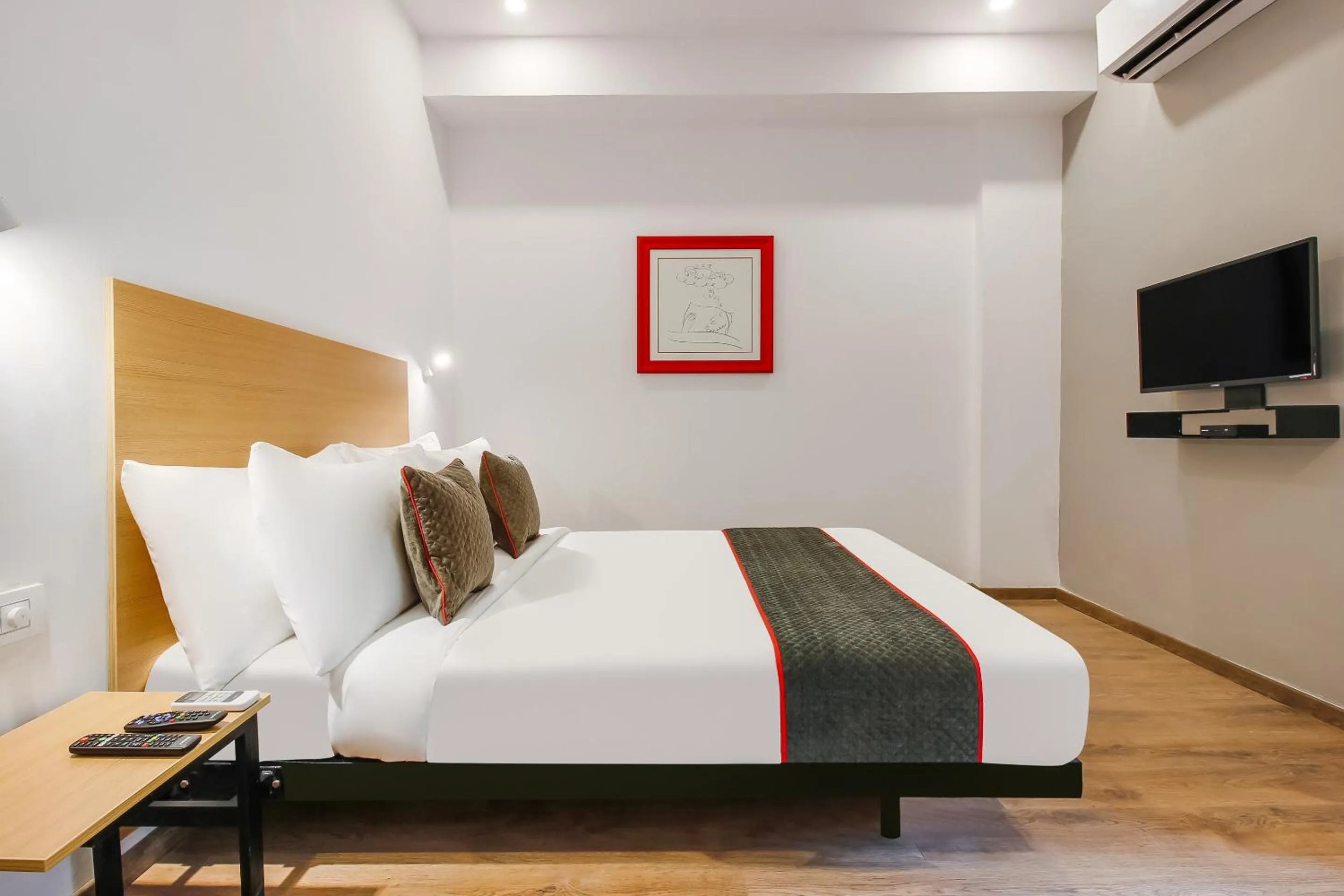 Bedroom, Bed in Super Townhouse THE CINCO HOTEL NEAR ESI HOSPITAL ( SR NAGAR)