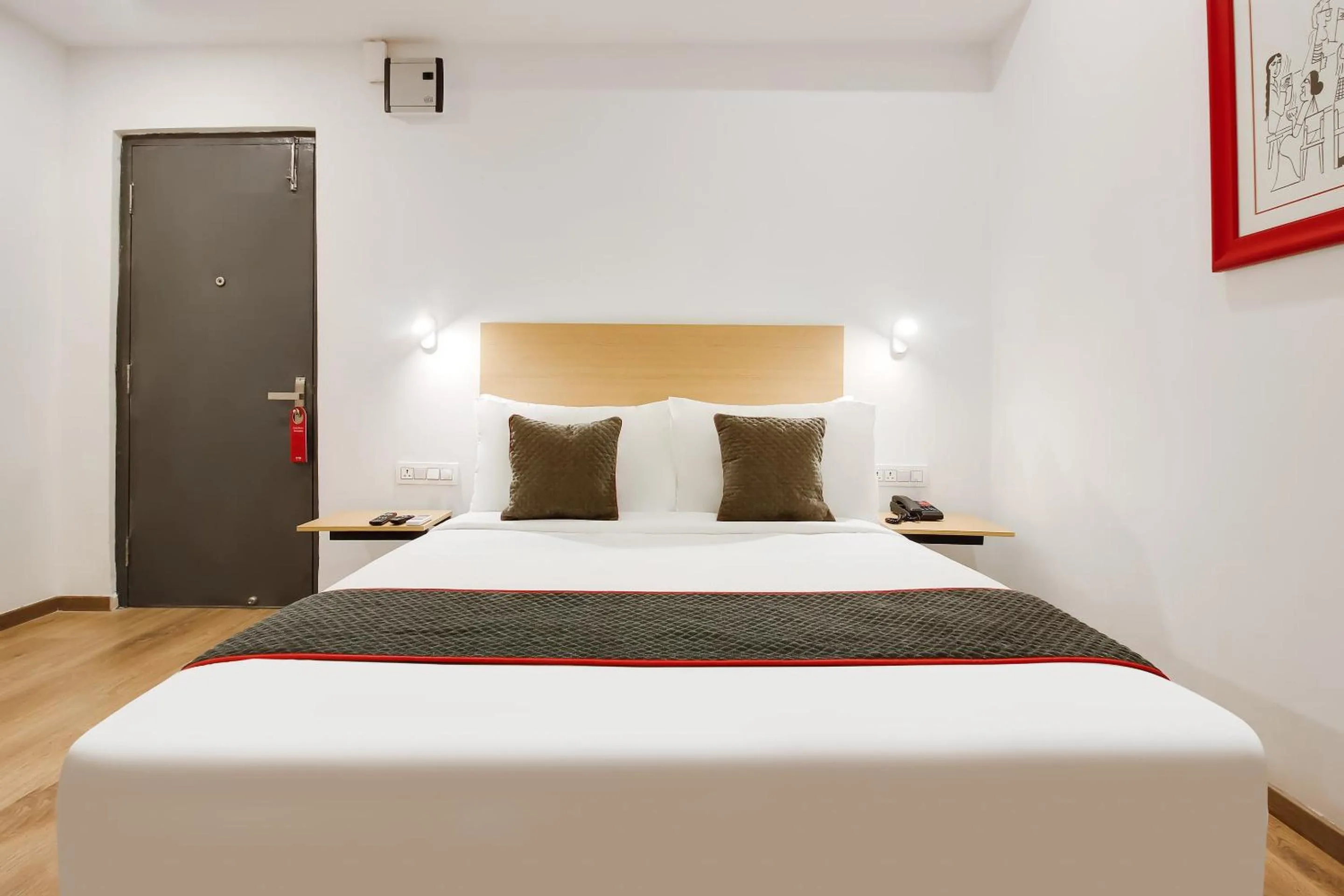 Bedroom, Bed in Super Townhouse THE CINCO HOTEL NEAR ESI HOSPITAL ( SR NAGAR)