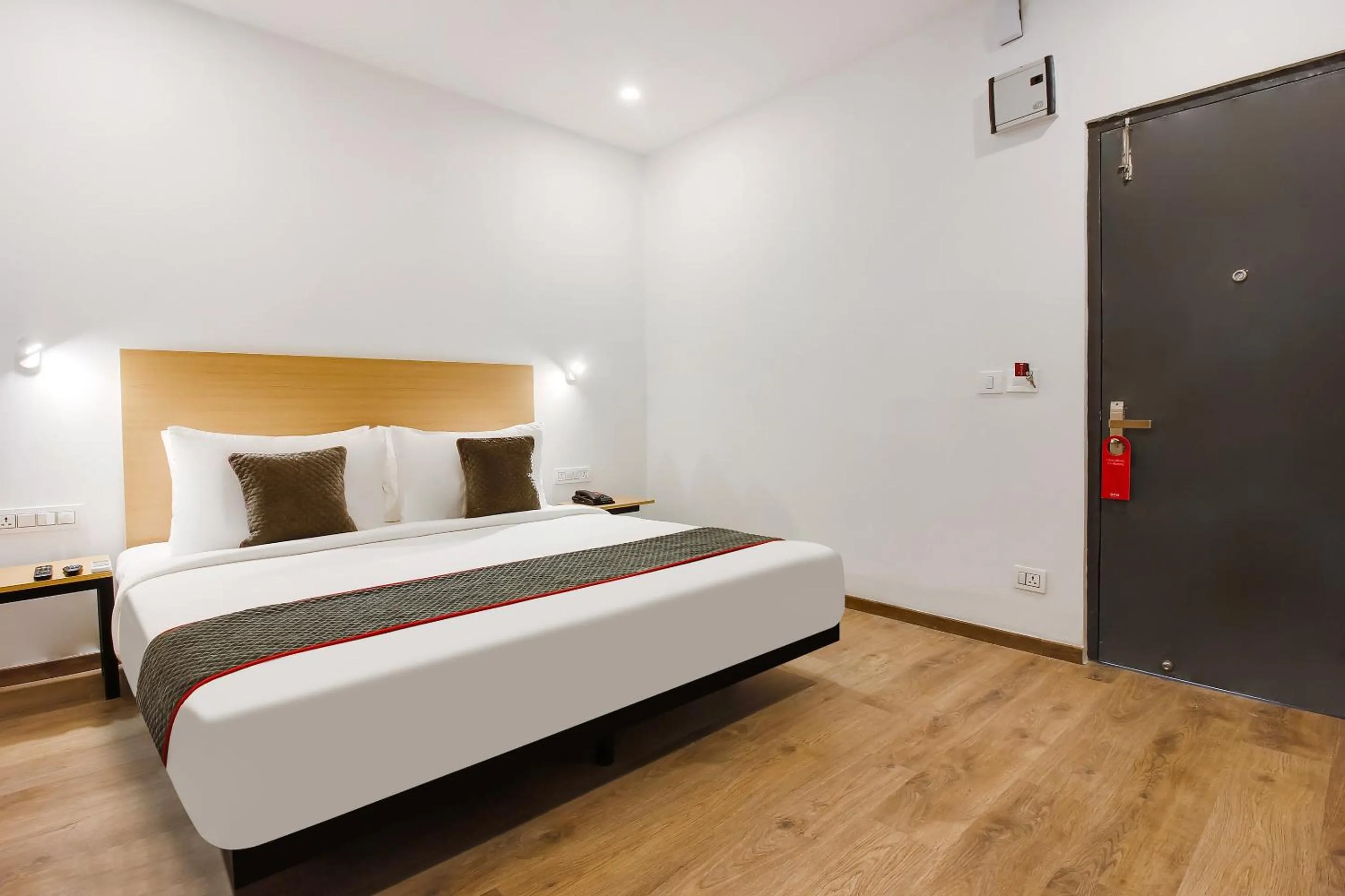 Bedroom, Bed in Super Townhouse THE CINCO HOTEL NEAR ESI HOSPITAL ( SR NAGAR)