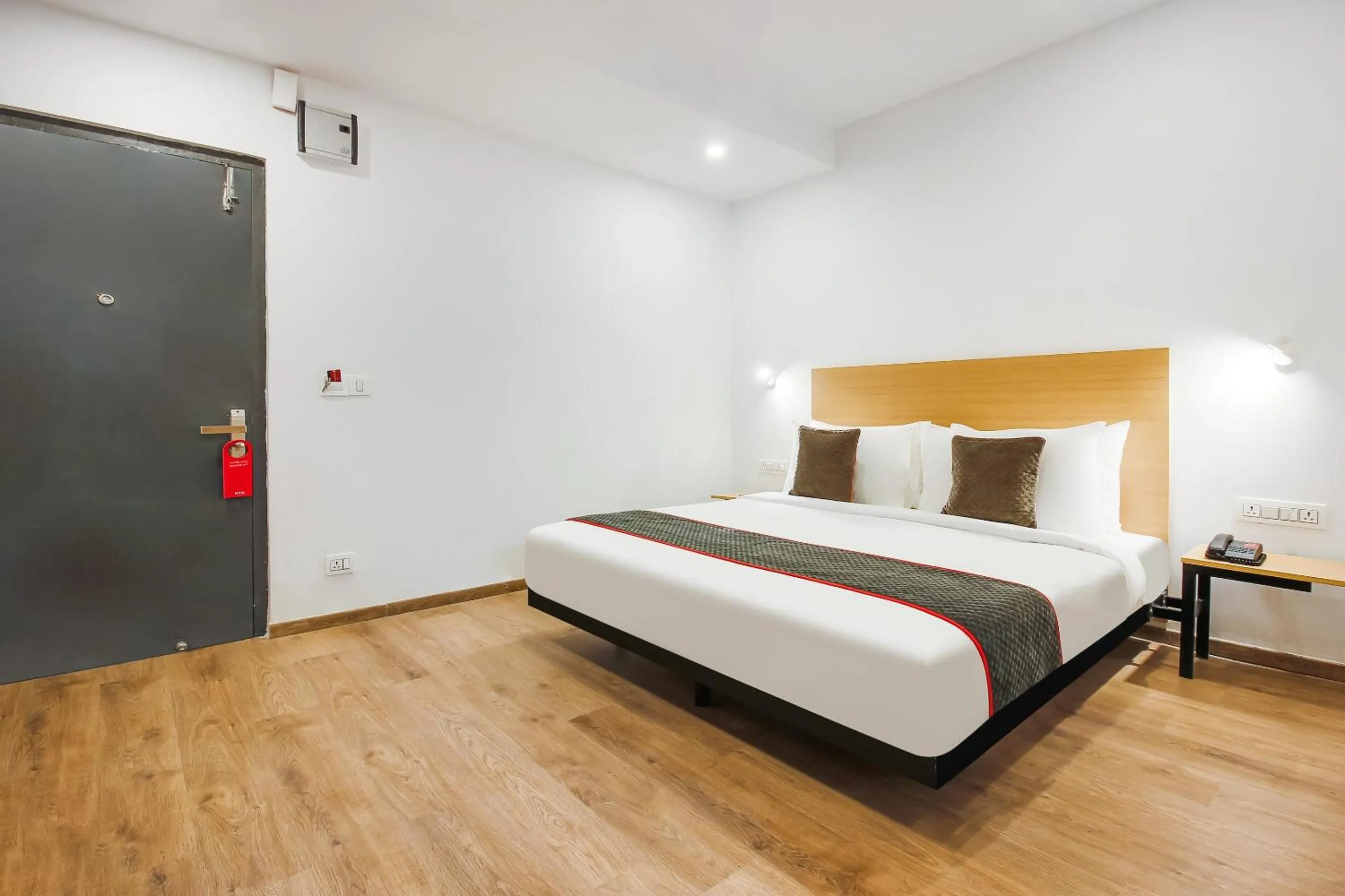 Bedroom, Bed in Super Townhouse THE CINCO HOTEL NEAR ESI HOSPITAL ( SR NAGAR)