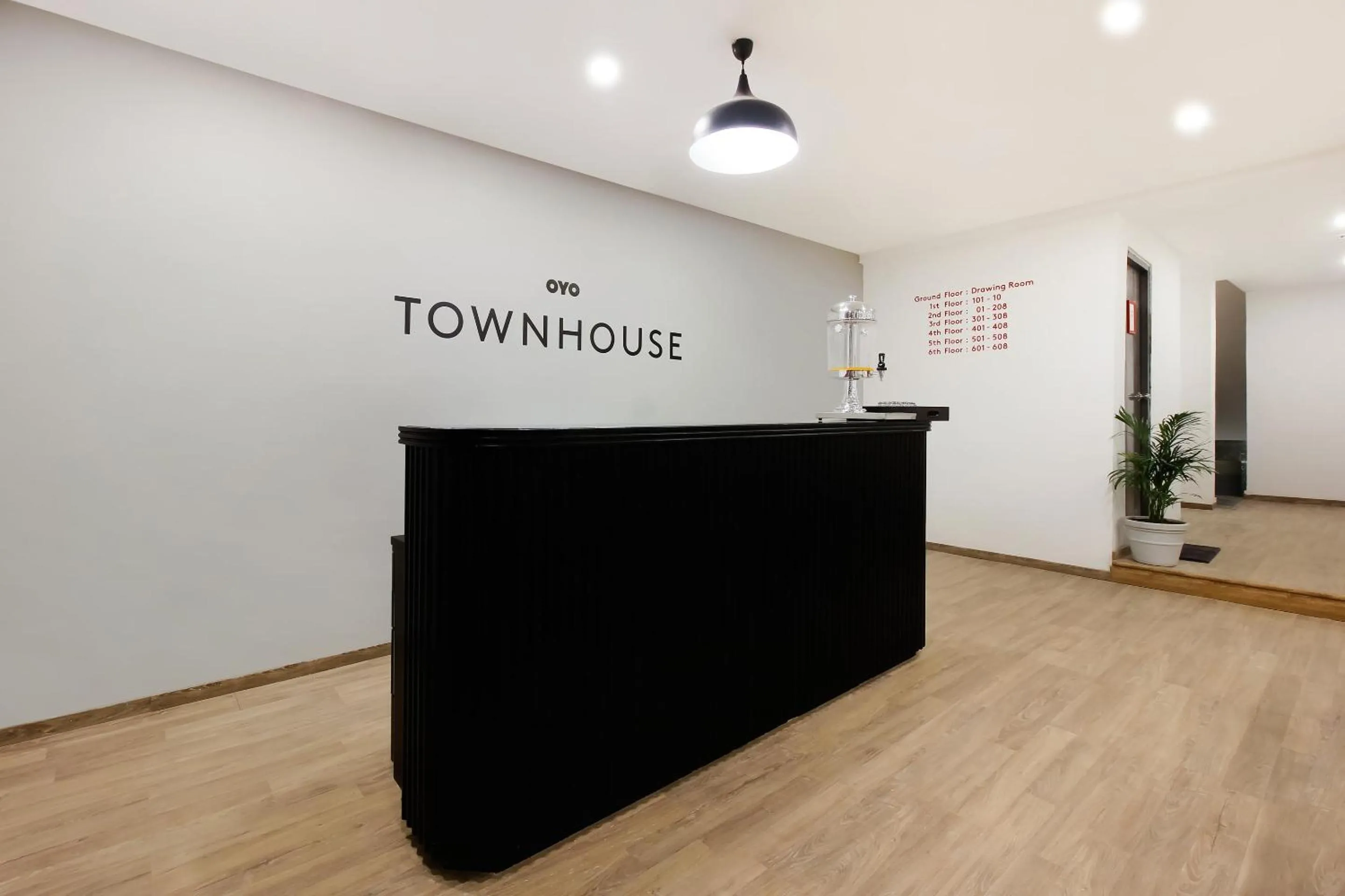 Lobby or reception in Super Townhouse THE CINCO HOTEL NEAR ESI HOSPITAL ( SR NAGAR)