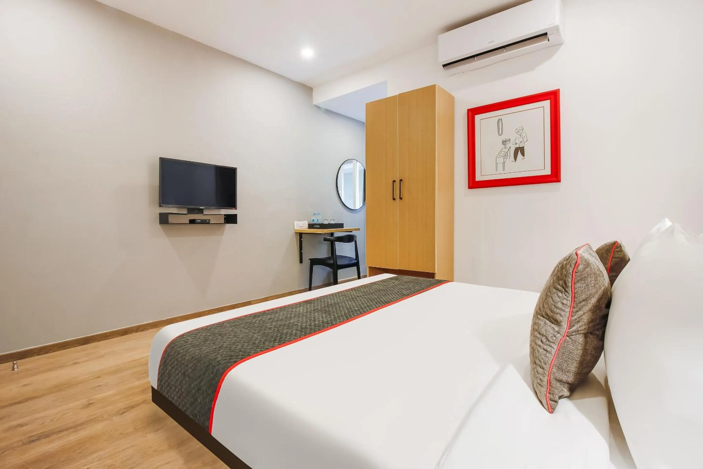 Bedroom, Bed in Super Townhouse THE CINCO HOTEL NEAR ESI HOSPITAL ( SR NAGAR)