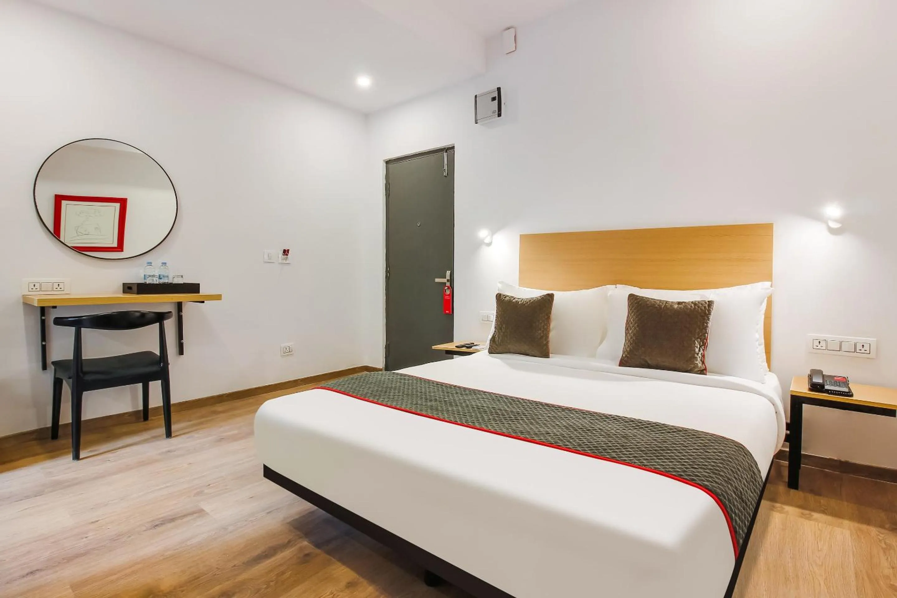 Bedroom, Bed in Super Townhouse THE CINCO HOTEL NEAR ESI HOSPITAL ( SR NAGAR)