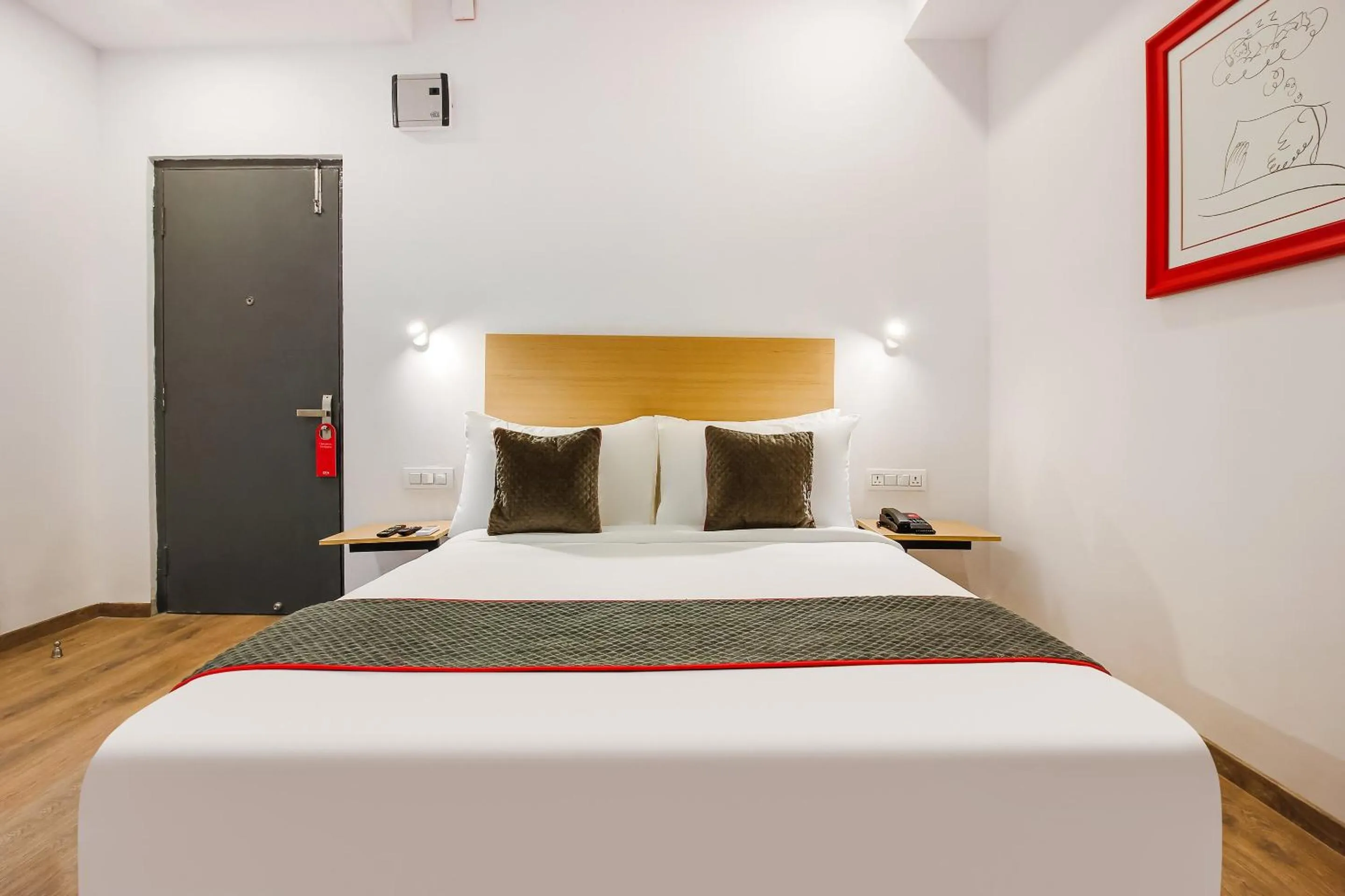 Bedroom, Bed in Super Townhouse THE CINCO HOTEL NEAR ESI HOSPITAL ( SR NAGAR)