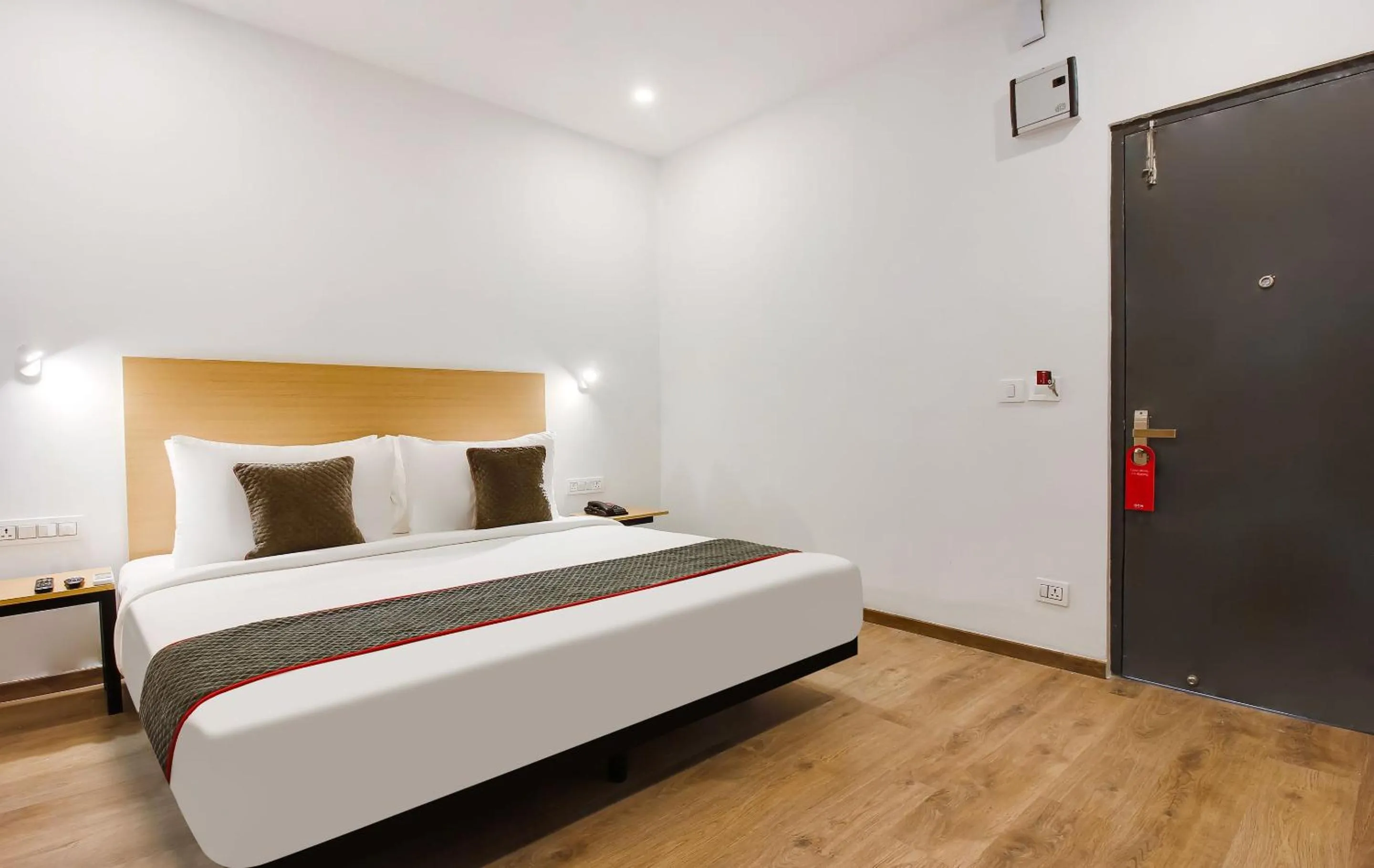 Bedroom, Bed in Super Townhouse THE CINCO HOTEL NEAR ESI HOSPITAL ( SR NAGAR)