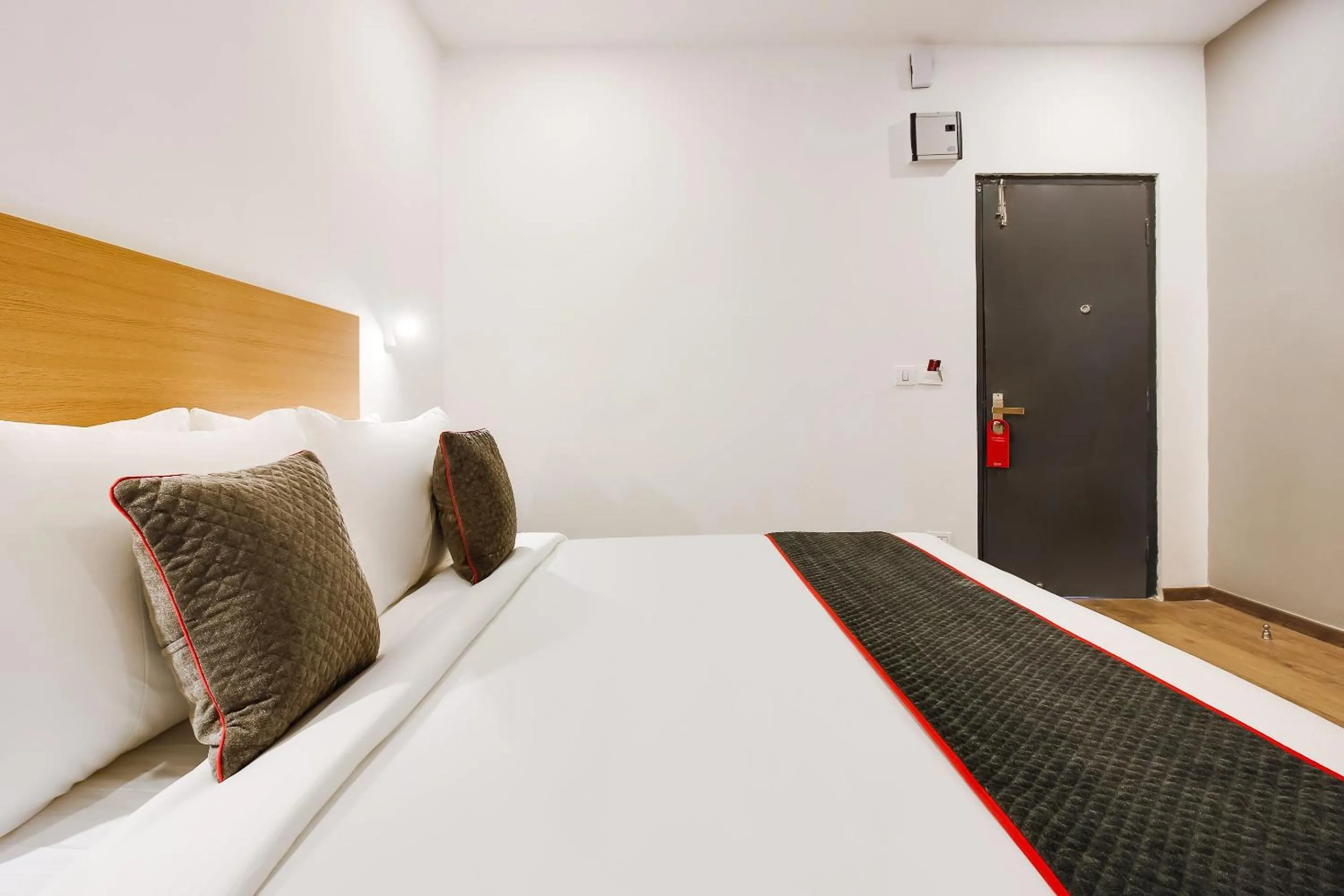 Bedroom, Bed in Super Townhouse THE CINCO HOTEL NEAR ESI HOSPITAL ( SR NAGAR)