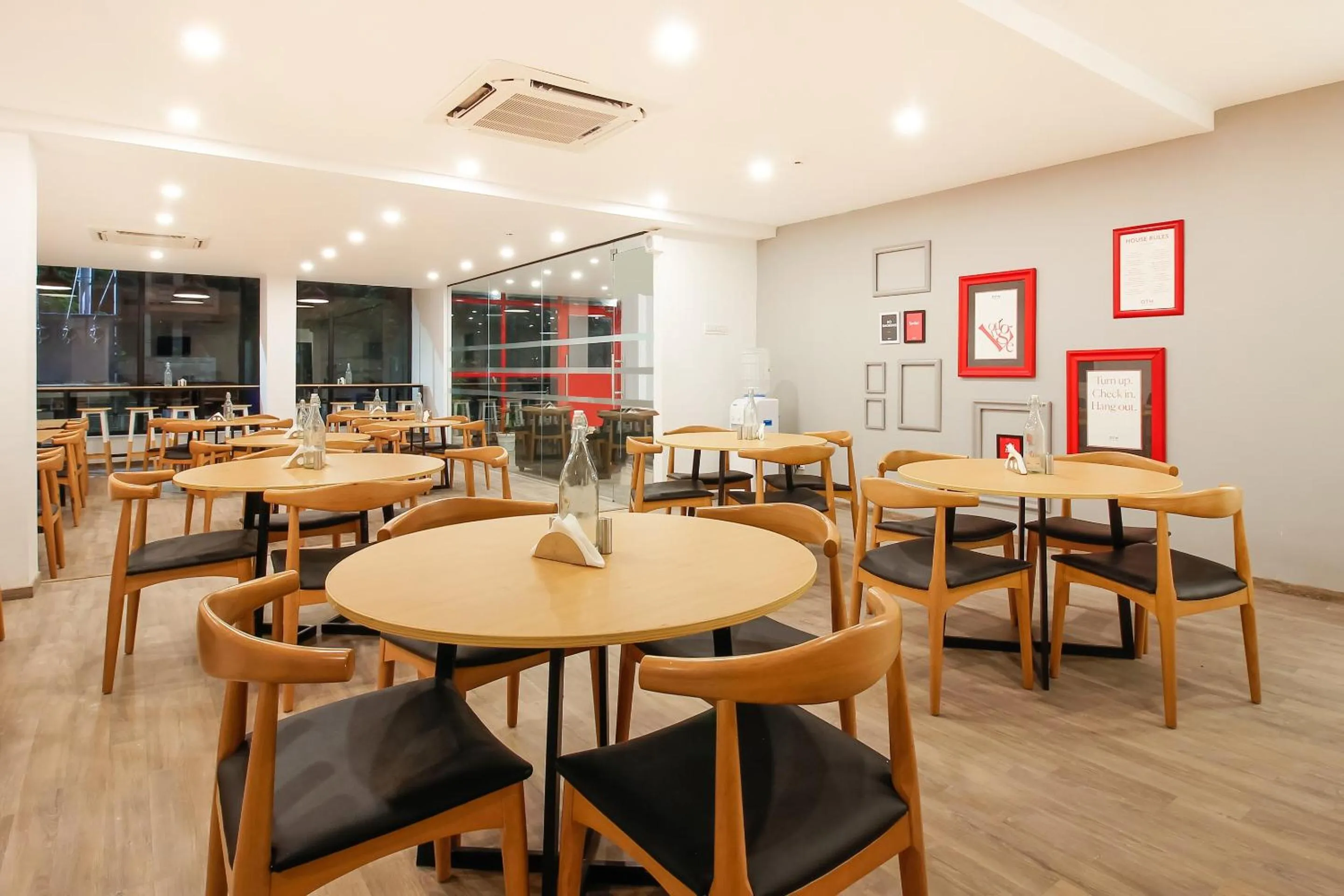Restaurant/places to eat in Super Townhouse THE CINCO HOTEL NEAR ESI HOSPITAL ( SR NAGAR)