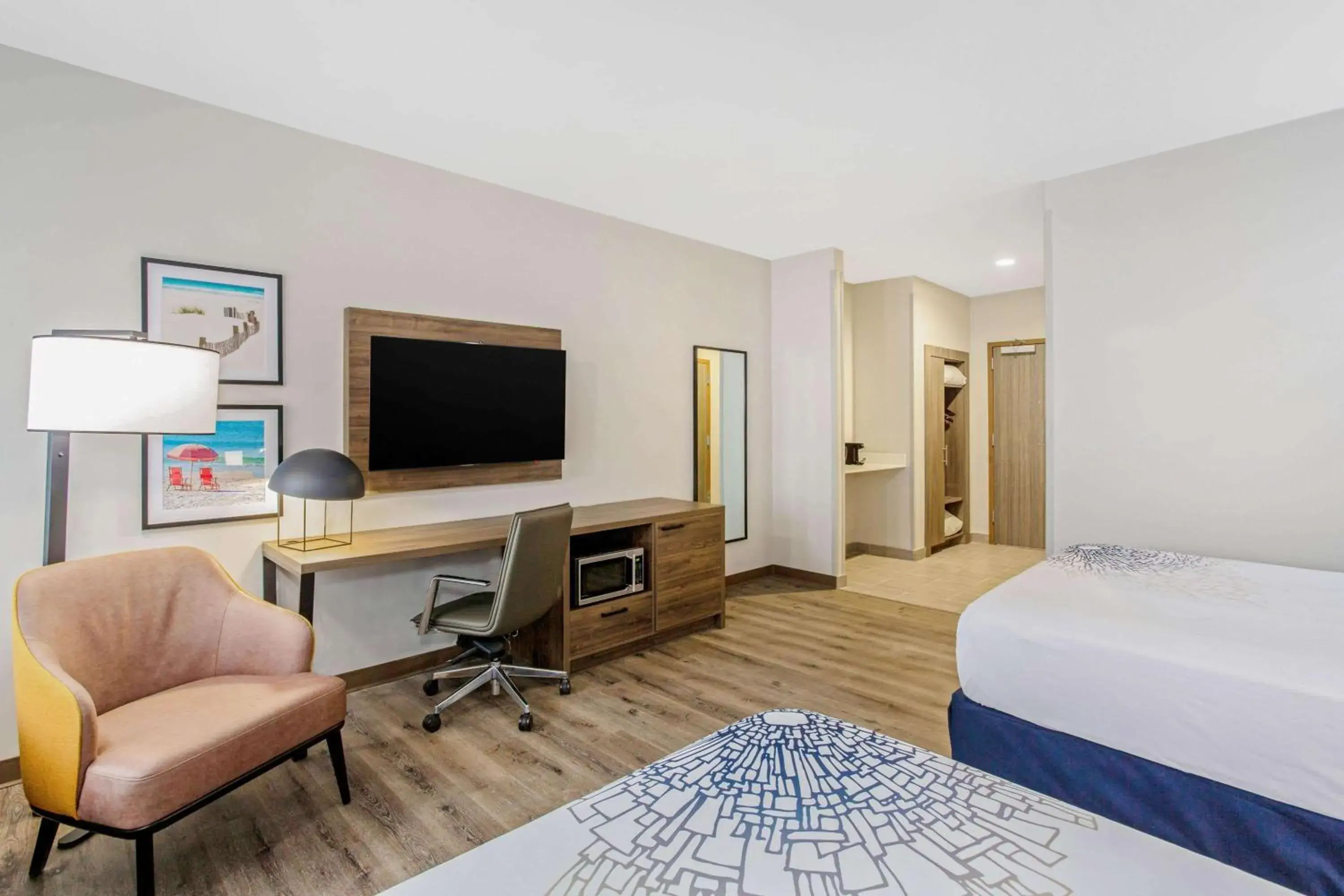 Photo of the whole room, Bed in La Quinta Inn & Suites by Wyndham Miramar Beach-Destin Photo of the whole room, Bed in La Quinta Inn & Suites by Wyndham Miramar Beach-Destin