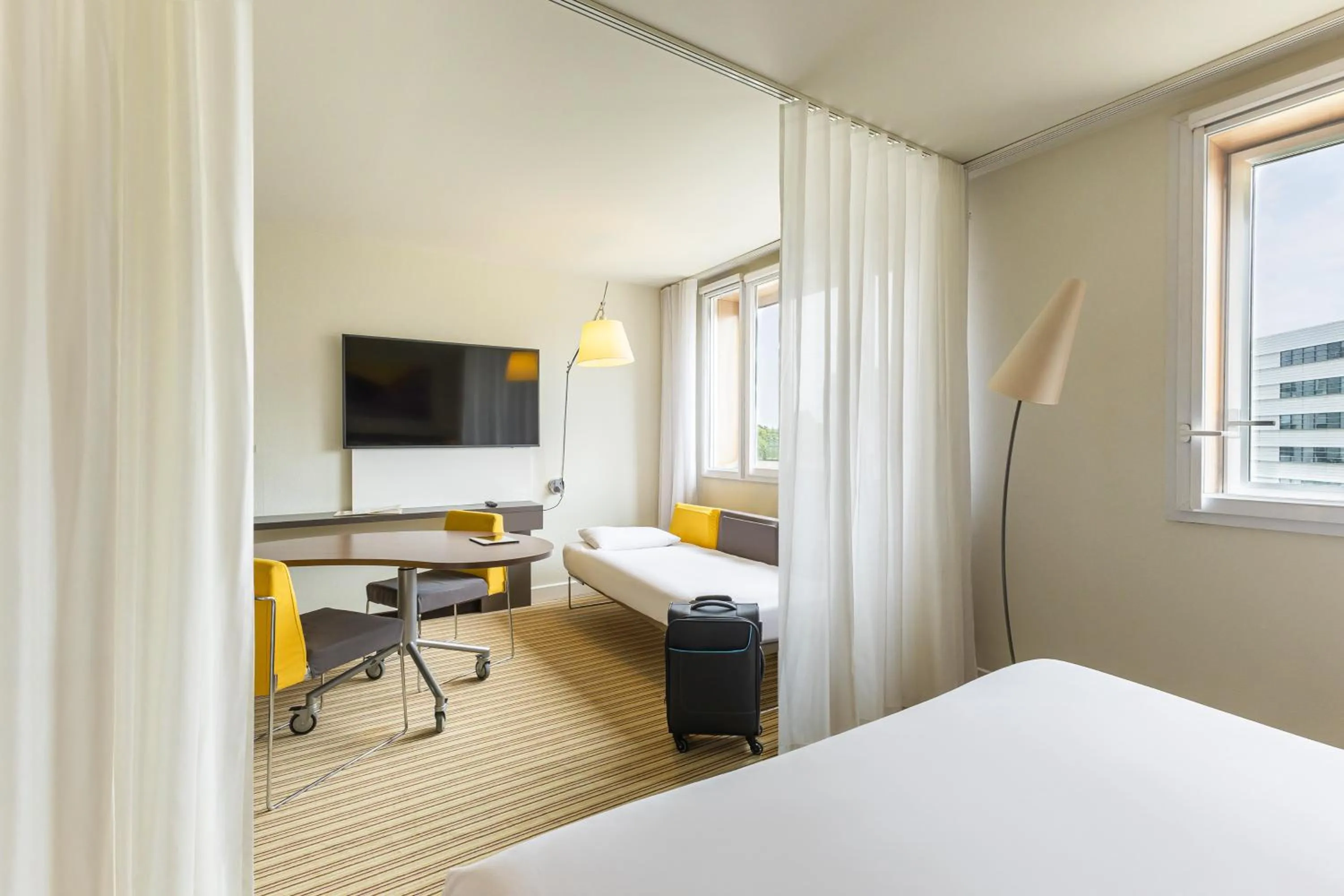 Bedroom, Bed in Novotel Suites Lille Europe