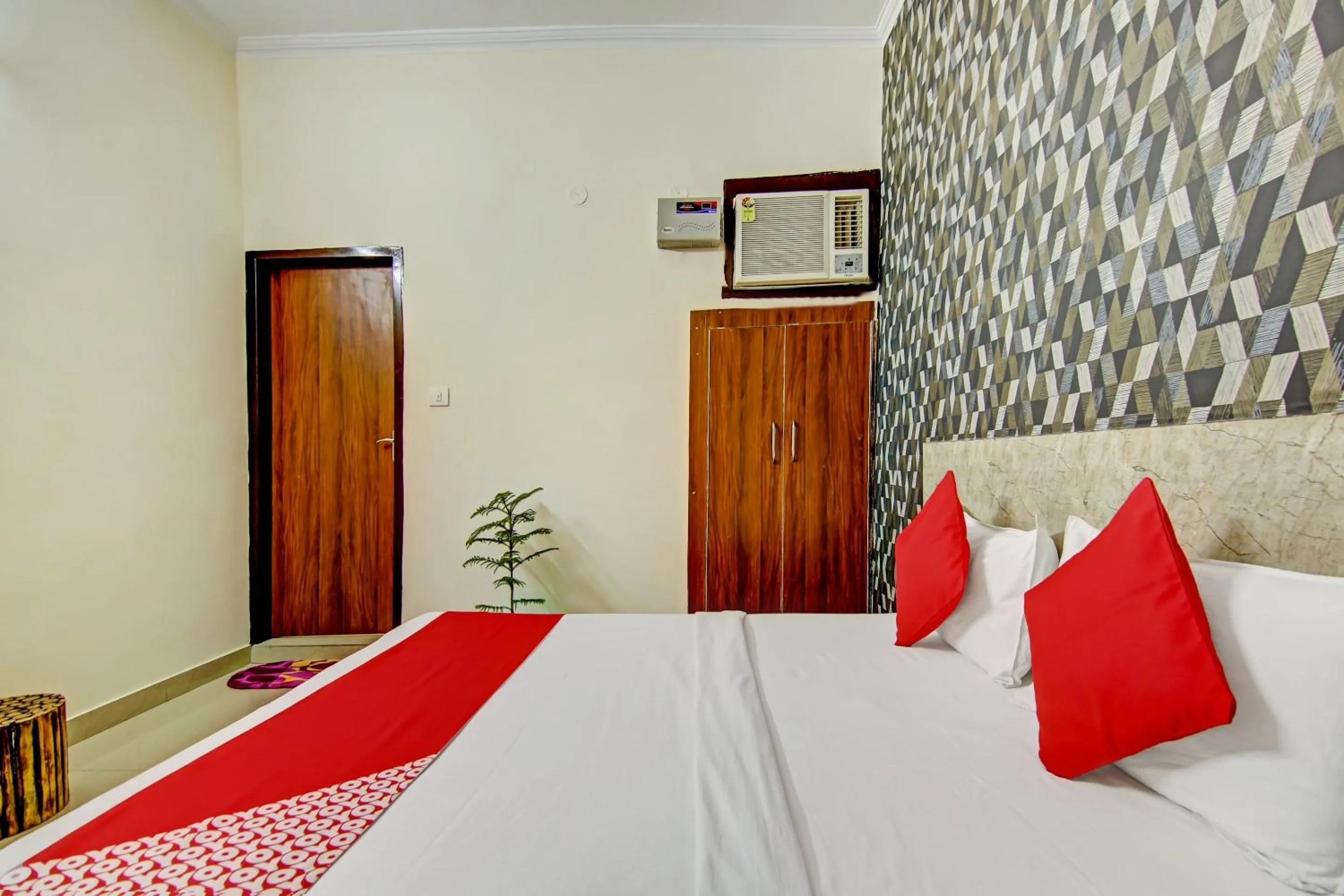 Bedroom, Bed in Hotel O SKY INN