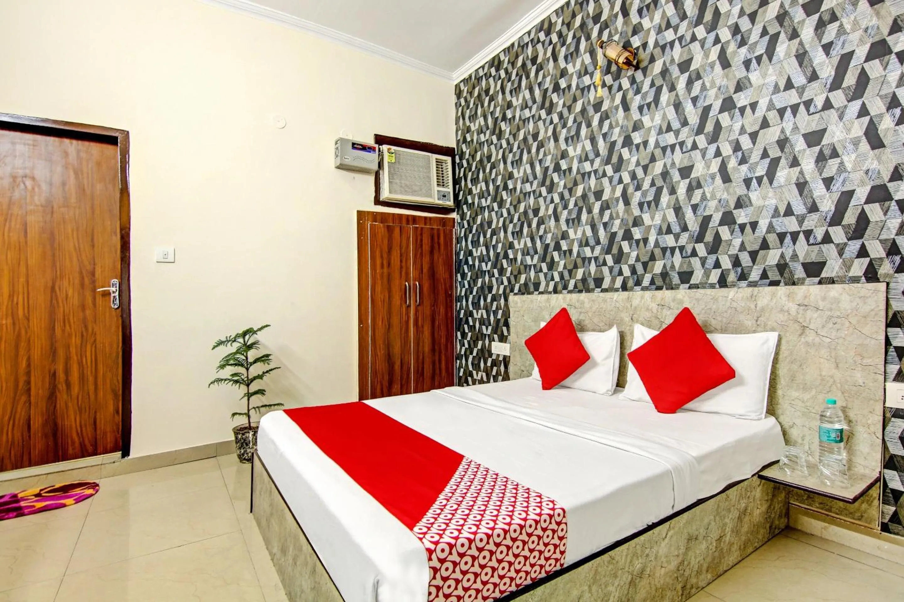 Bedroom, Bed in Hotel O SKY INN