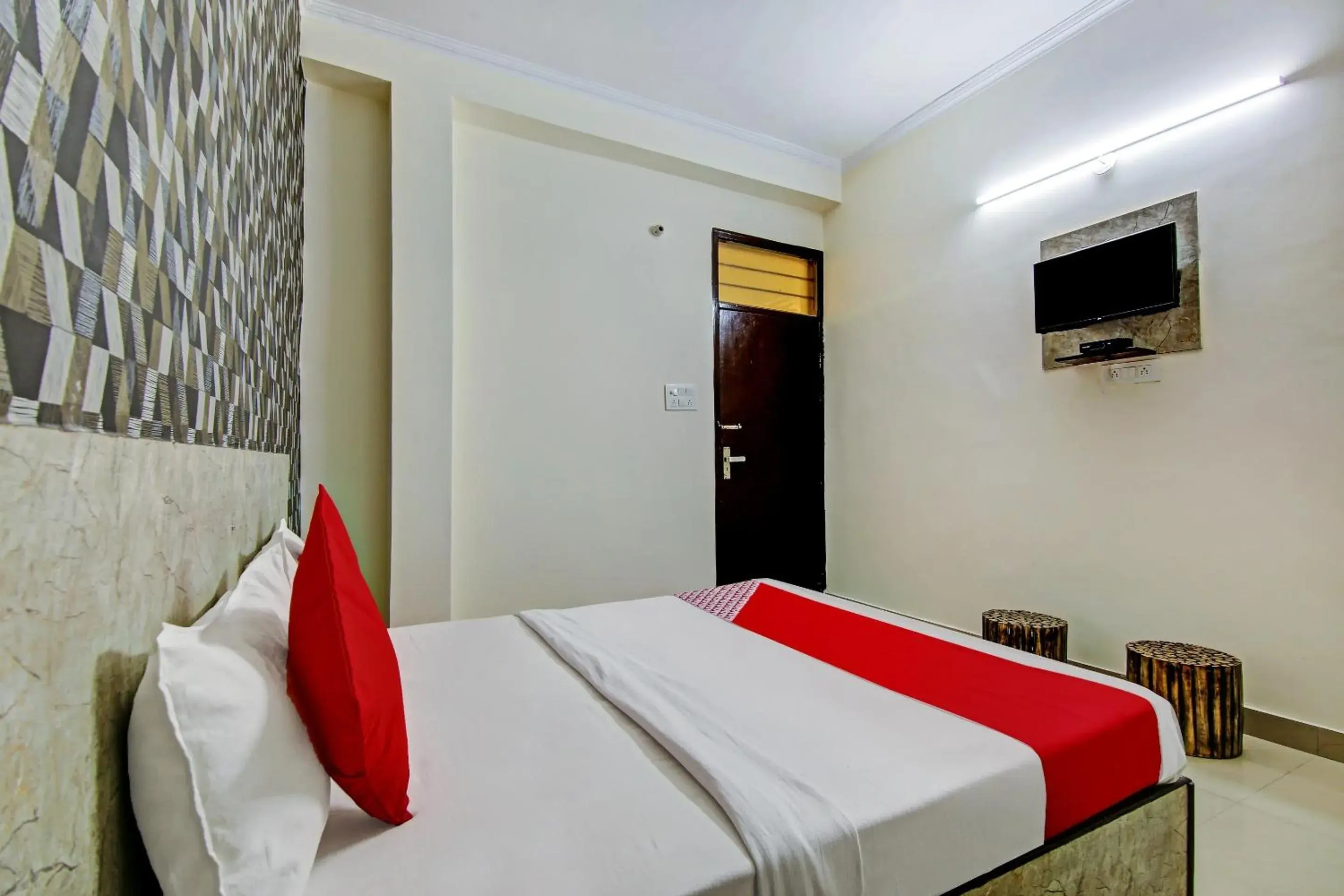 Bedroom, Bed in Super Hotel O SKY INN Bedroom, Bed in Super Hotel O SKY INN