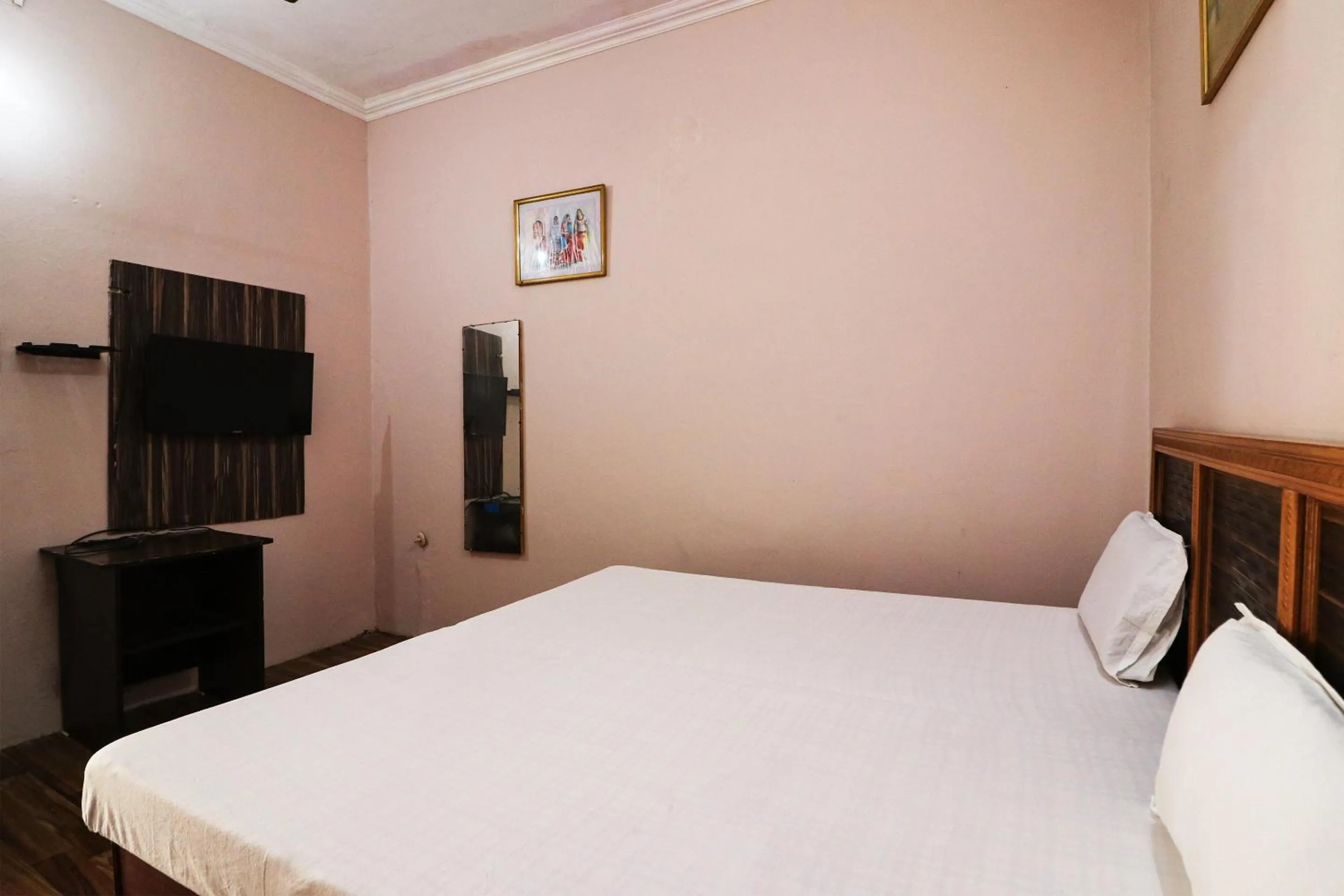 Facade/entrance, Bed in Hotel O Jyoti Palace