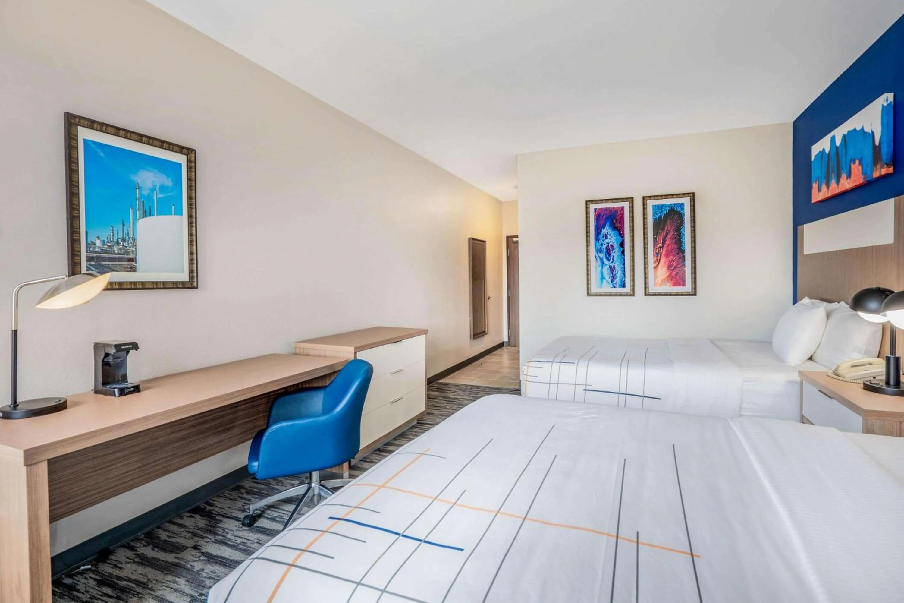 Bedroom, Bed in La Quinta Inn & Suites Katy-Mills by Wyndham Katy