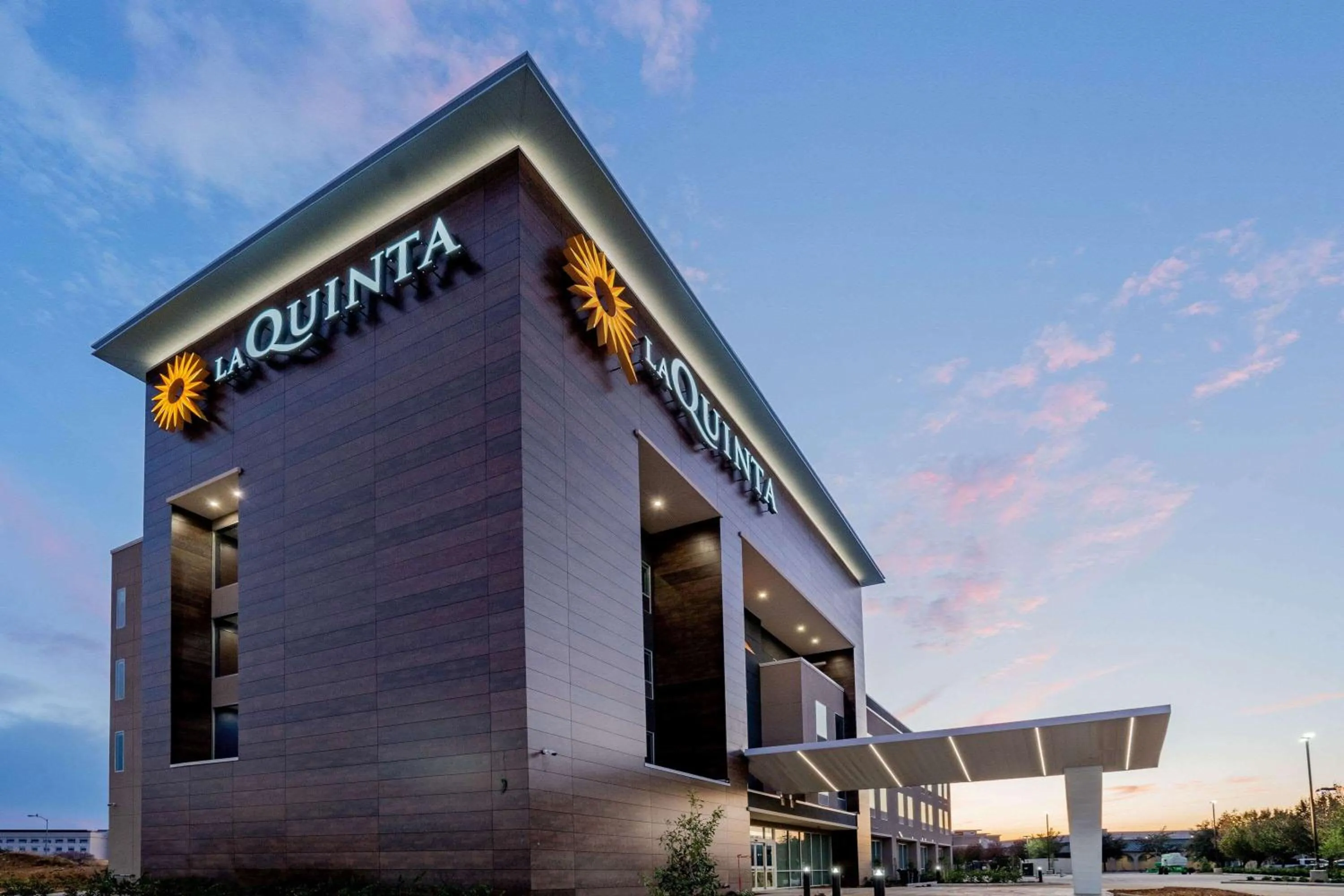 Property building in La Quinta Inn & Suites Katy-Mills by Wyndham Katy