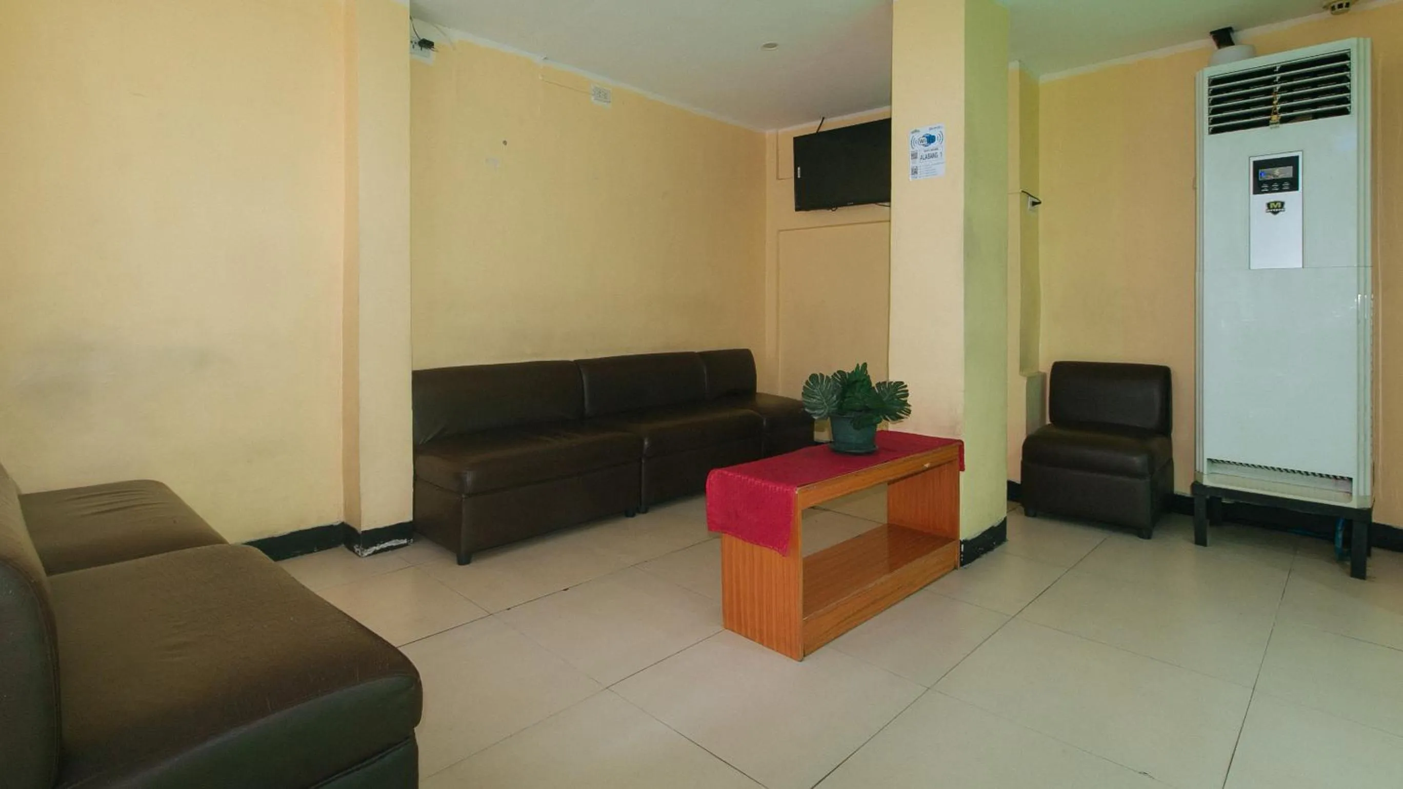 Lobby or reception in RedDoorz at Ranchotel Alabang