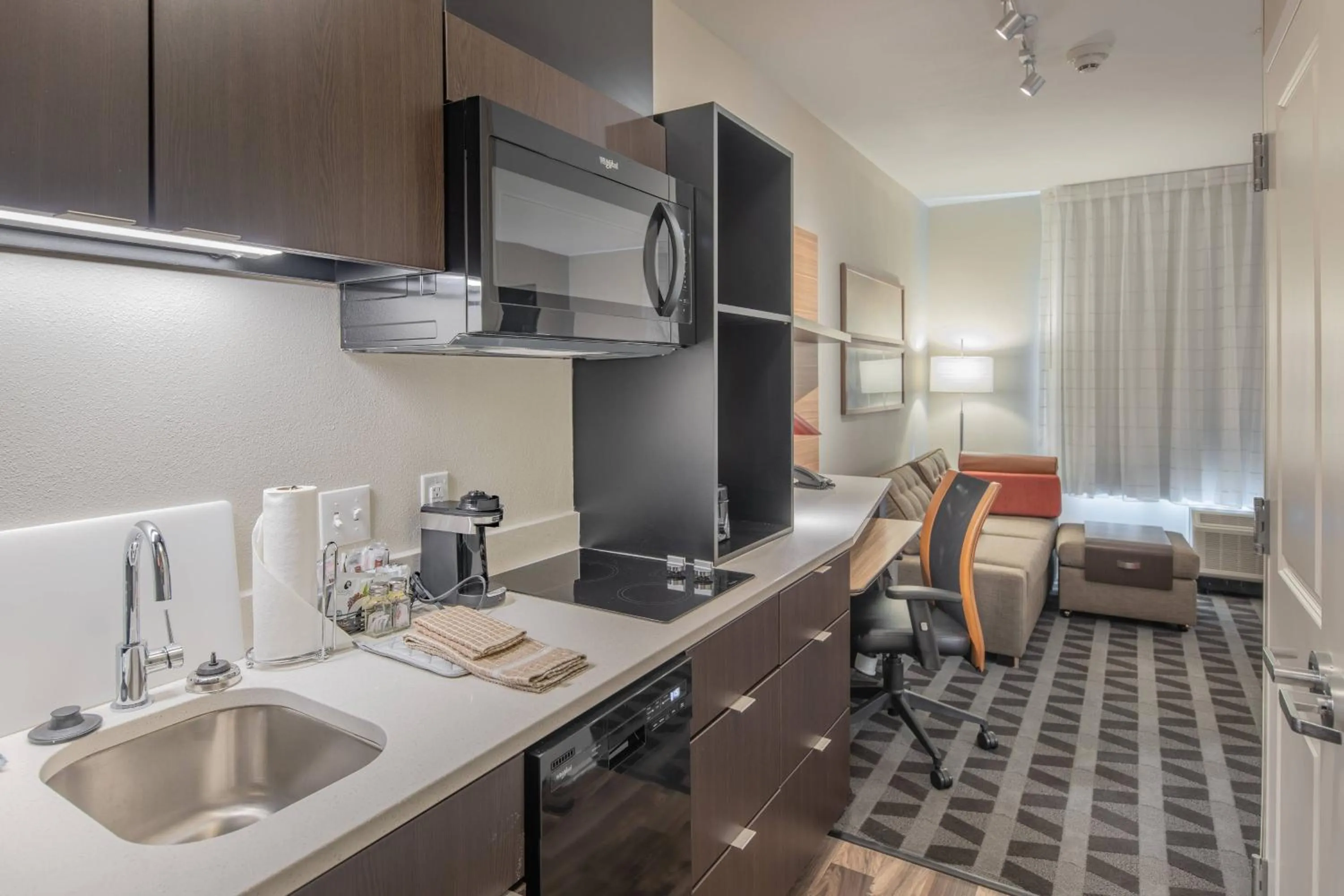 Kitchen or kitchenette in TownePlace Suites Austin South