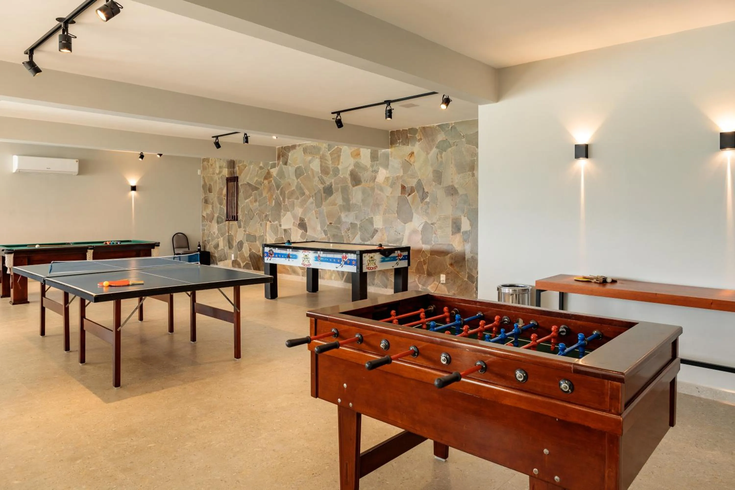 Billiard in Monthez Hotel & Eventos