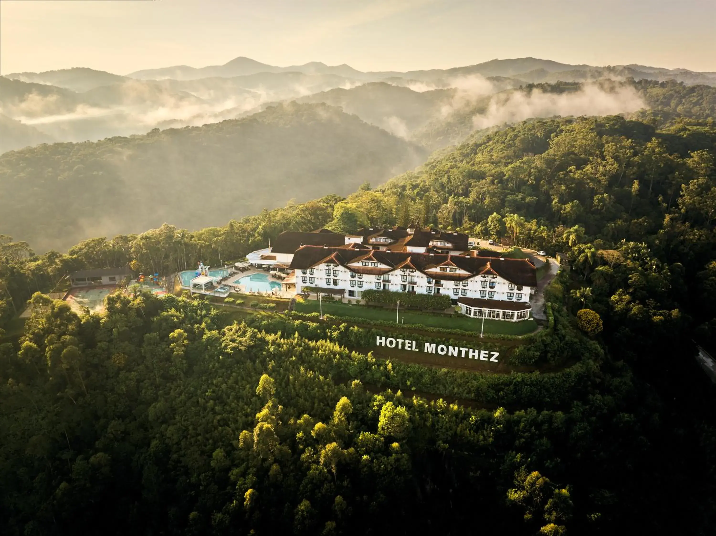 Property building in Monthez Hotel & Eventos Property building in Monthez Hotel & Eventos