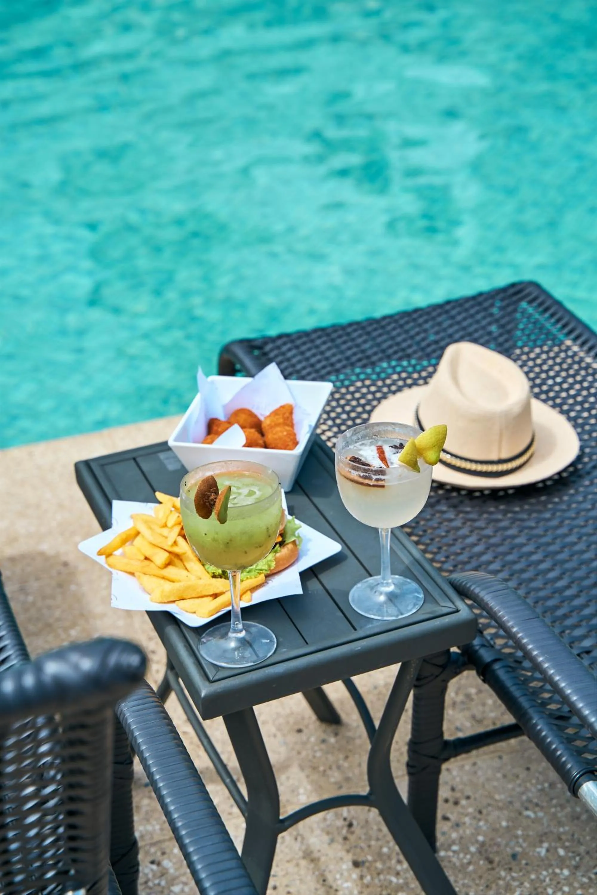 Restaurant/places to eat in Monthez Hotel & Eventos