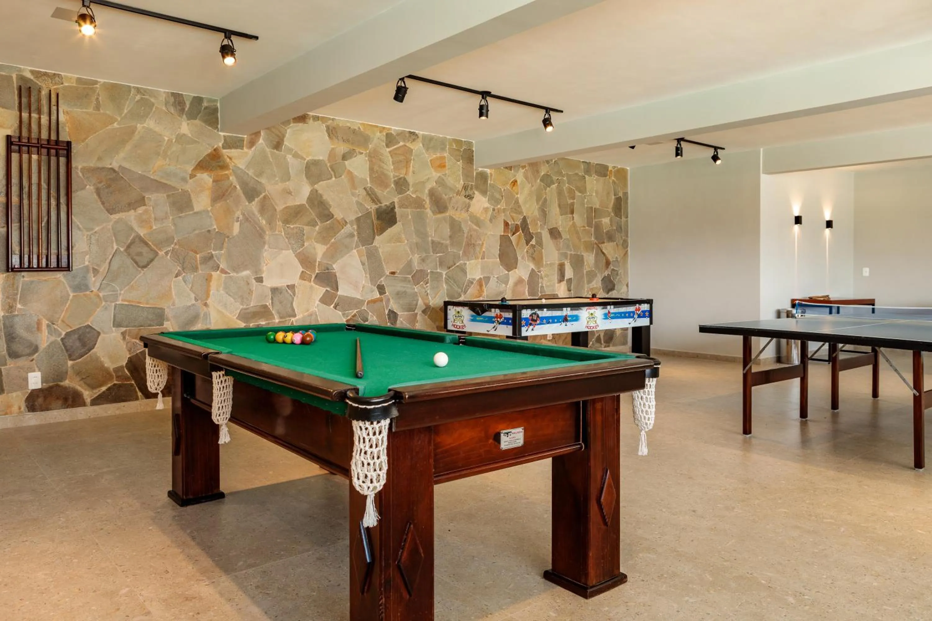 Billiard in Monthez Hotel & Eventos