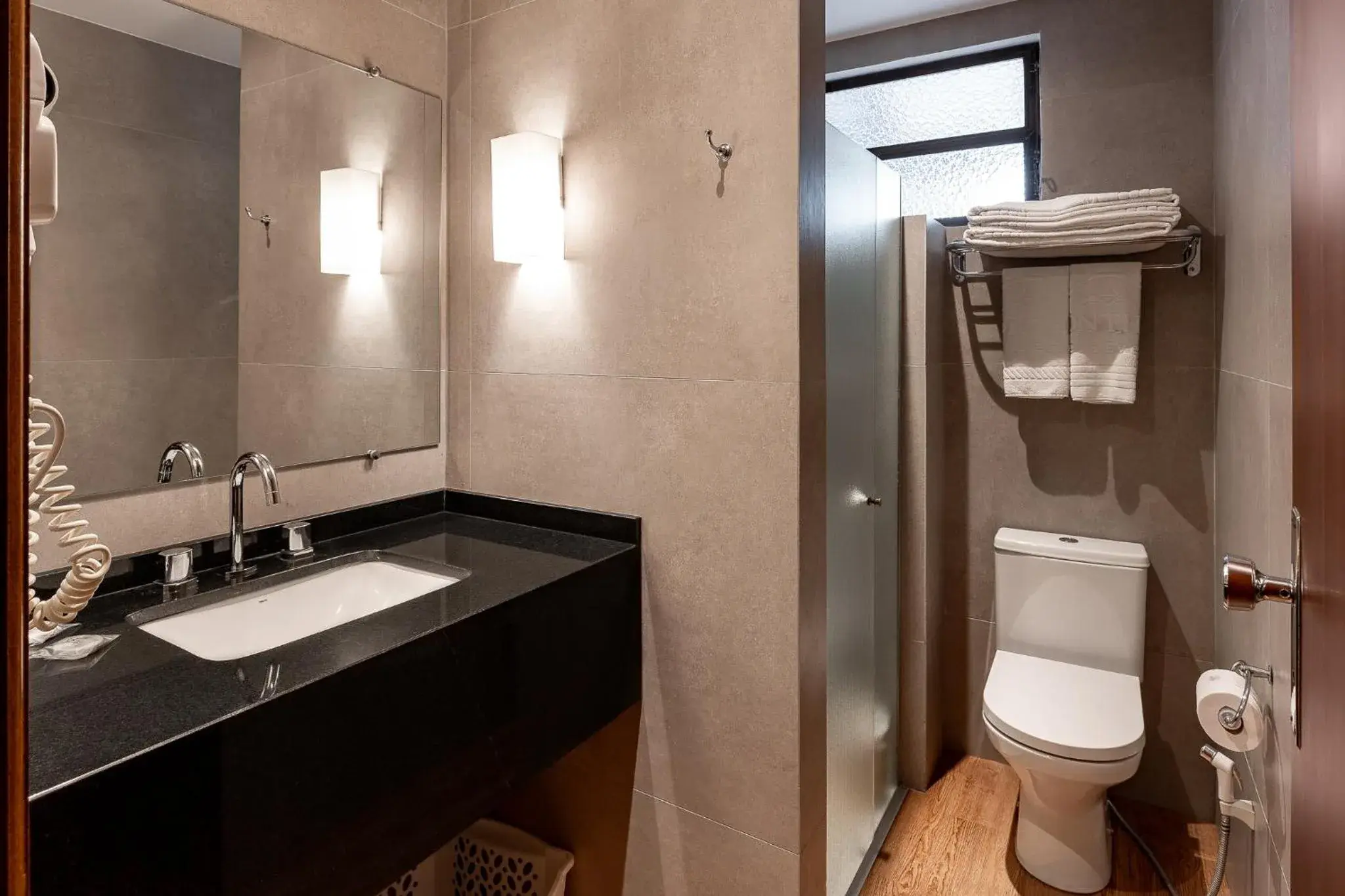 Luxury Triple Room in Monthez Hotel & Eventos Luxury Triple Room in Monthez Hotel & Eventos