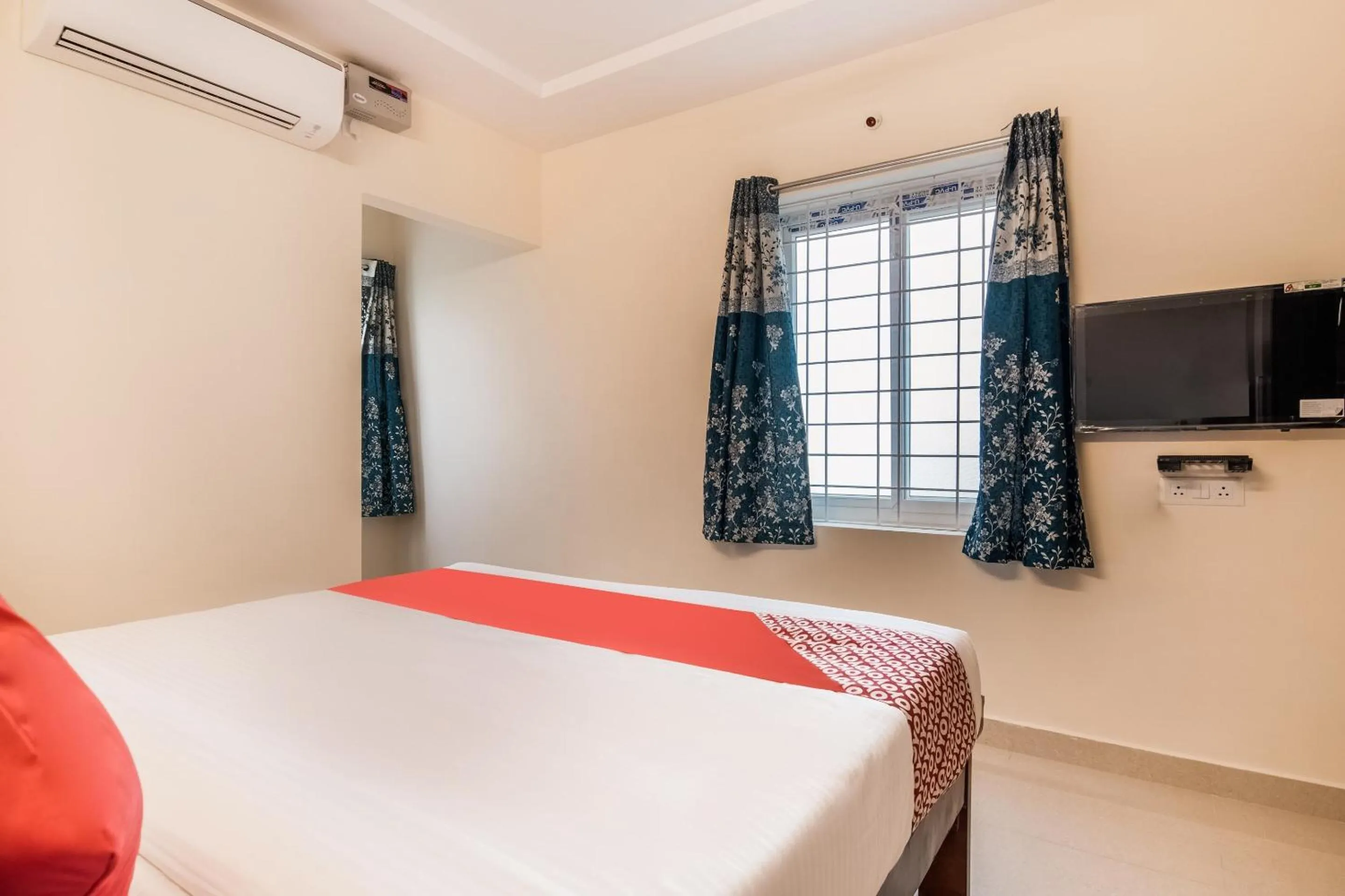 Bedroom, Bed in Super Hotel O Coastal Inn