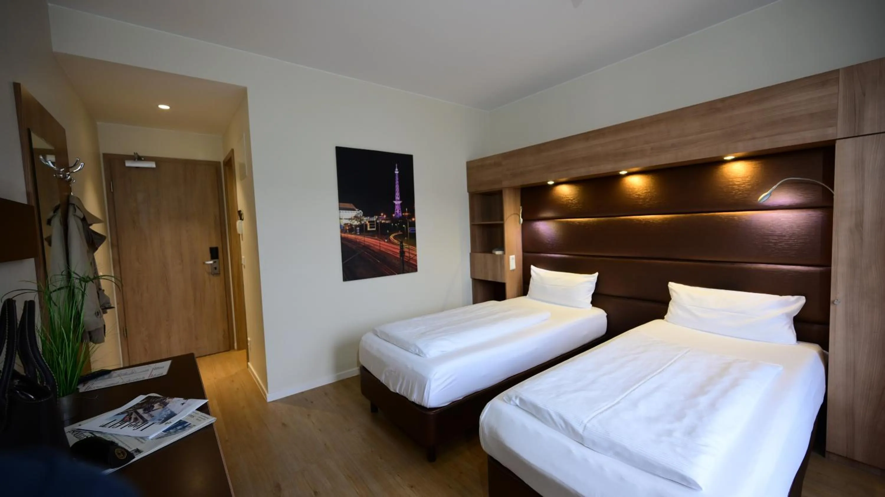 Photo of the whole room, Bed in Motel Plus Berlin