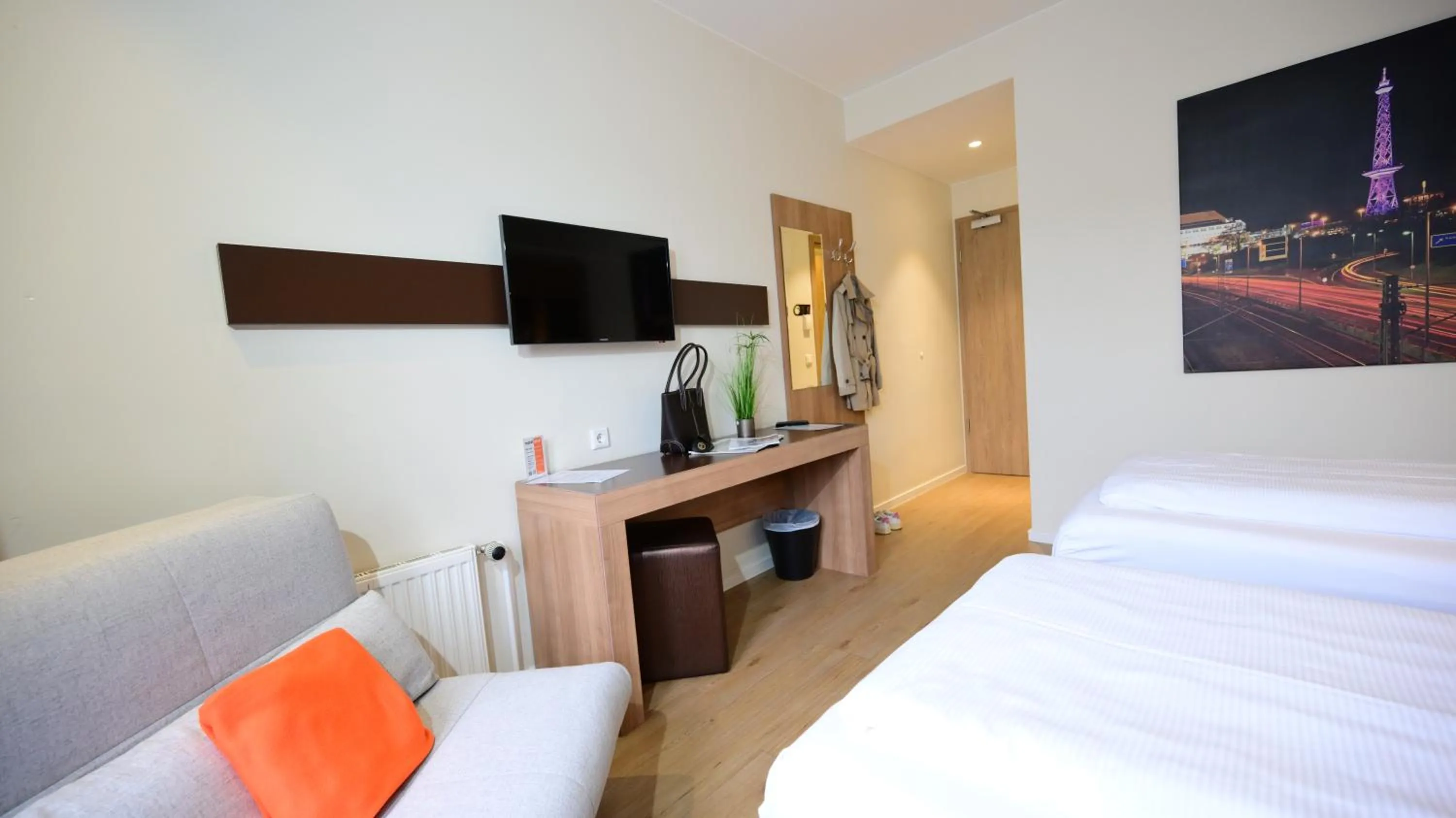 Photo of the whole room, Bed in Motel Plus Berlin