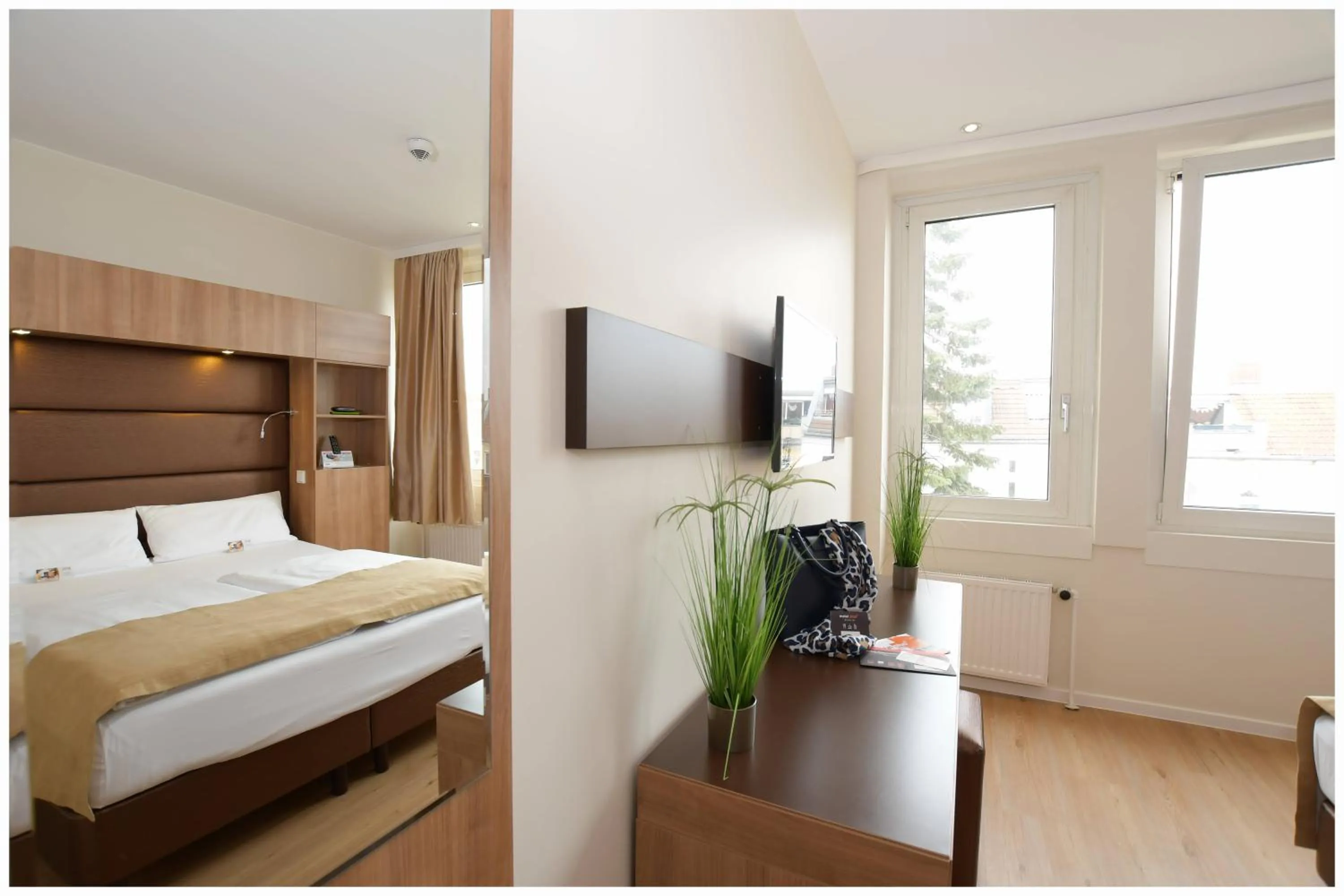 Photo of the whole room, Bed in Motel Plus Berlin