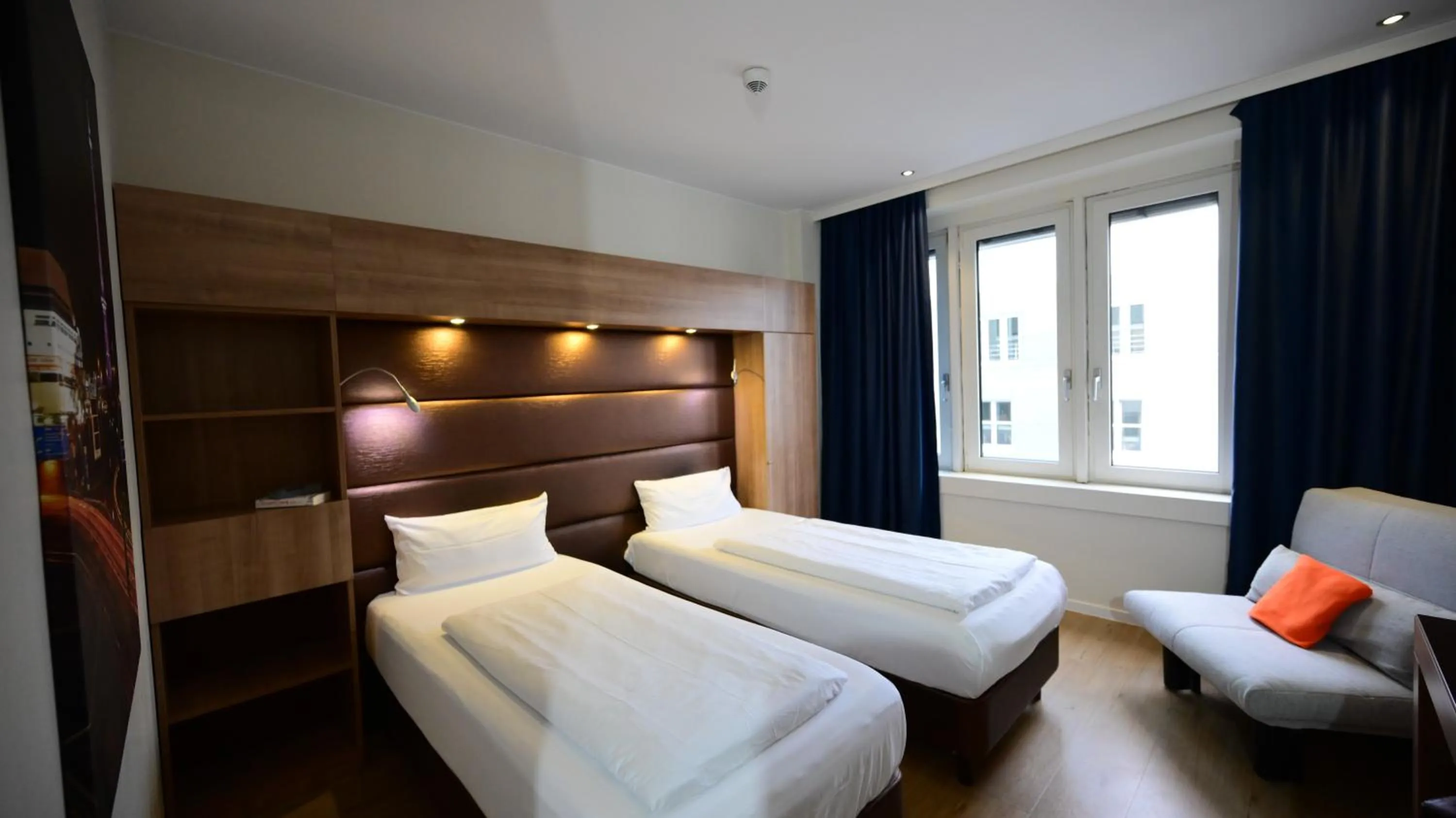 Bed in Motel Plus Berlin