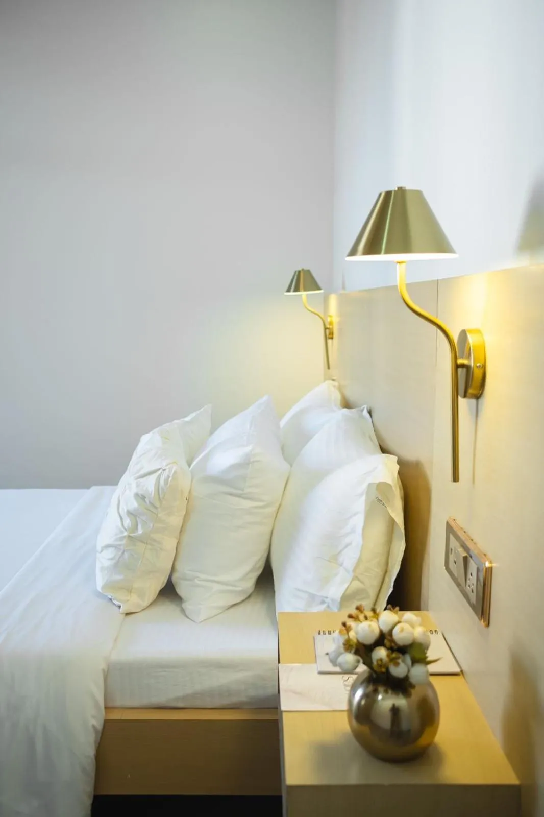 Bed in Hotel Lake Shilloi