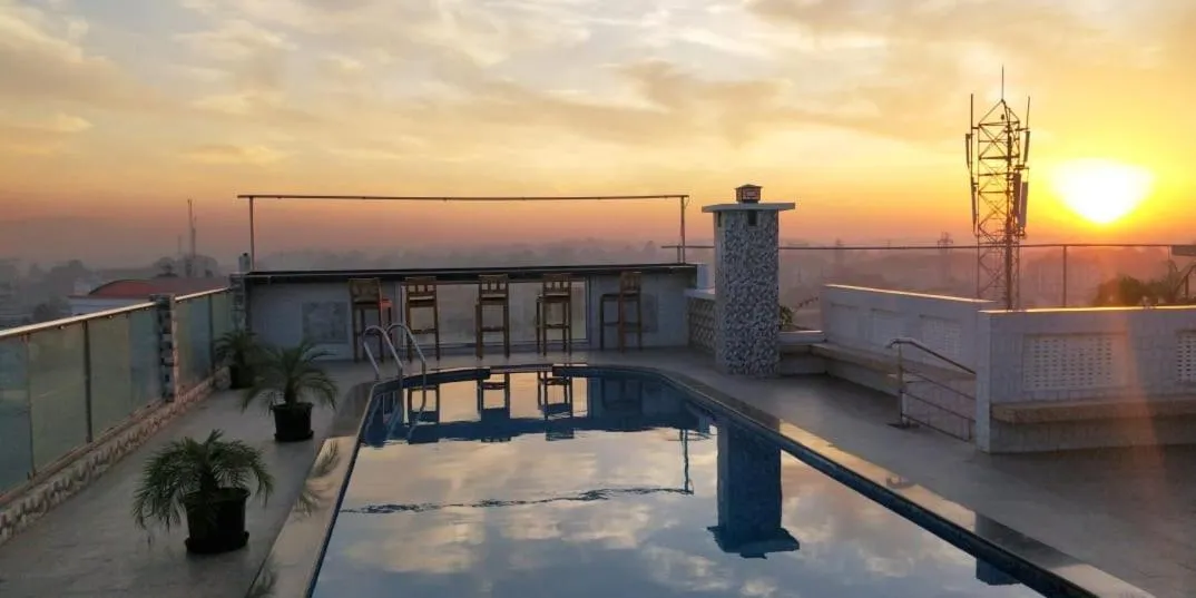Swimming pool in Hotel Lake Shilloi