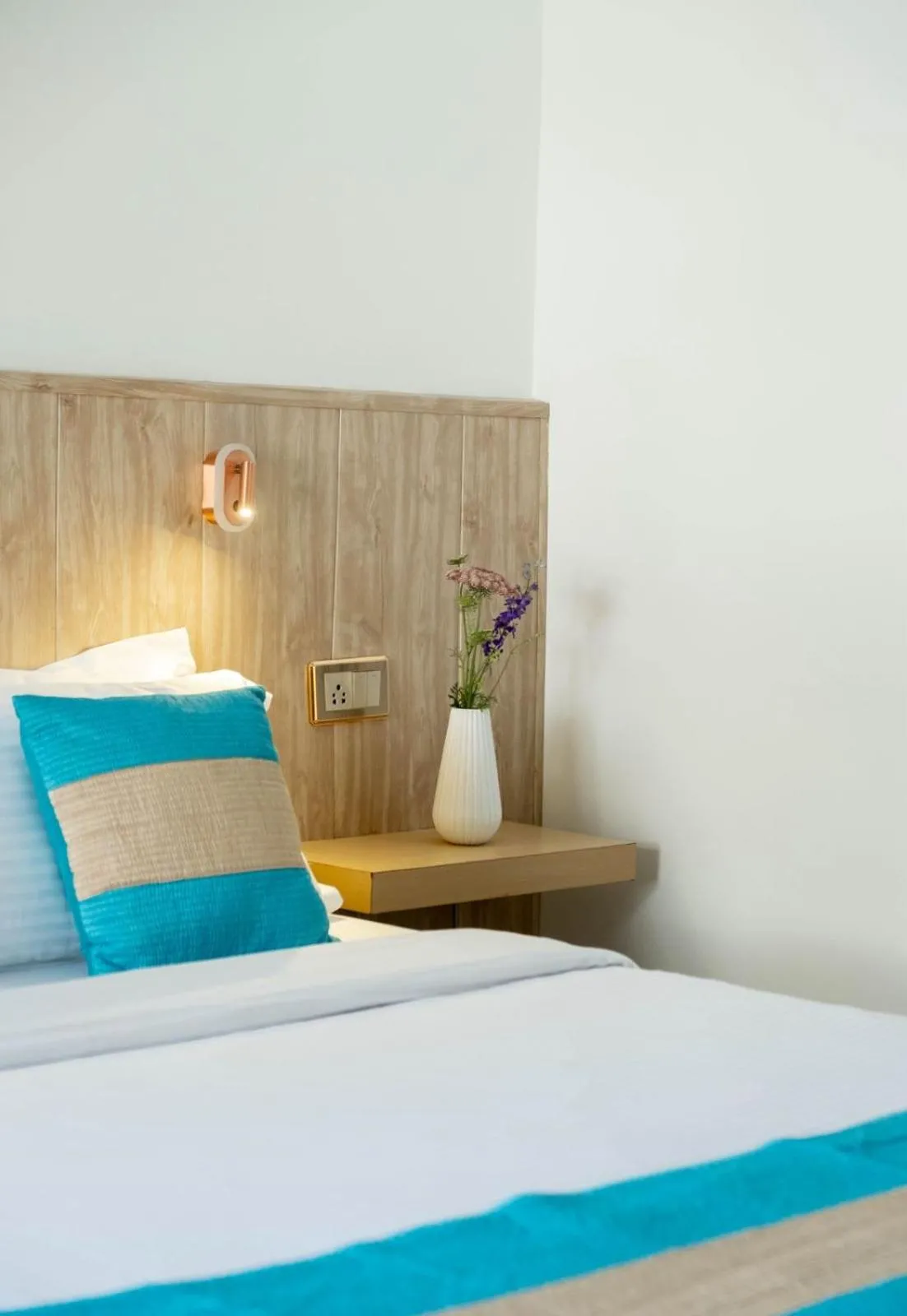Bed in Hotel Lake Shilloi