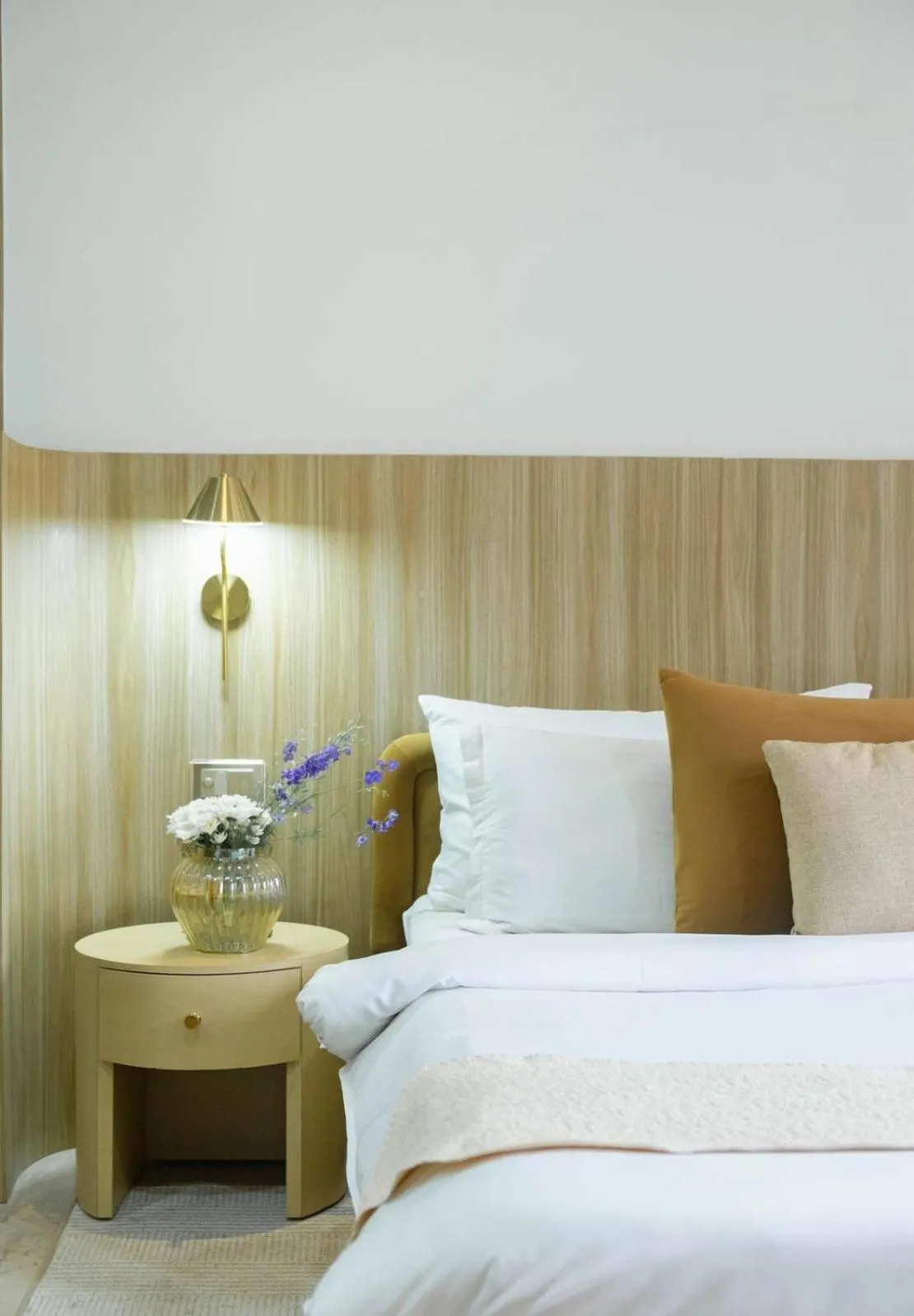 Bed in Hotel Lake Shilloi