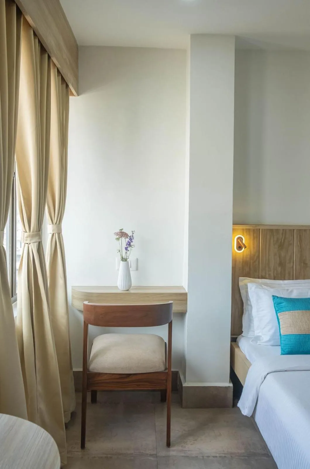 Bed in Hotel Lake Shilloi