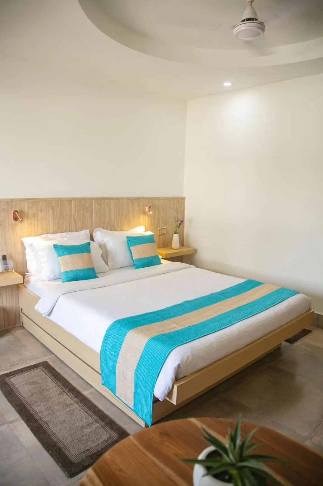 Bed in Hotel Lake Shilloi