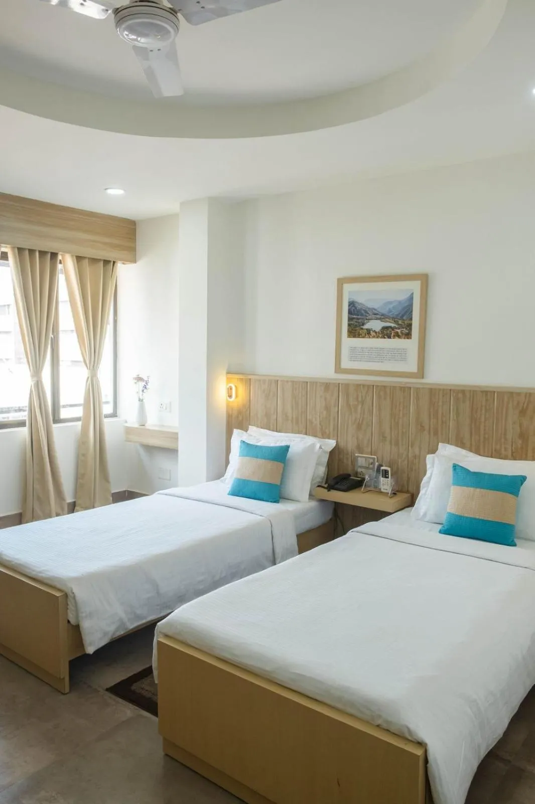 Bed in Hotel Lake Shilloi