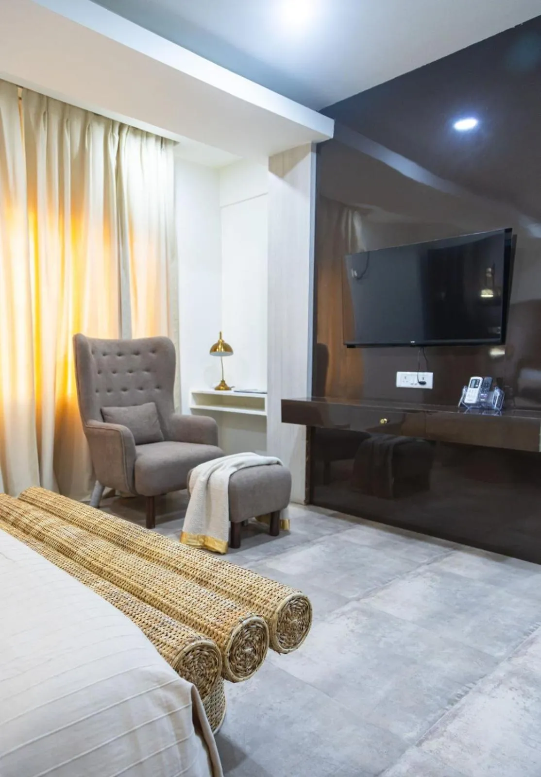 Bed in Hotel Lake Shilloi