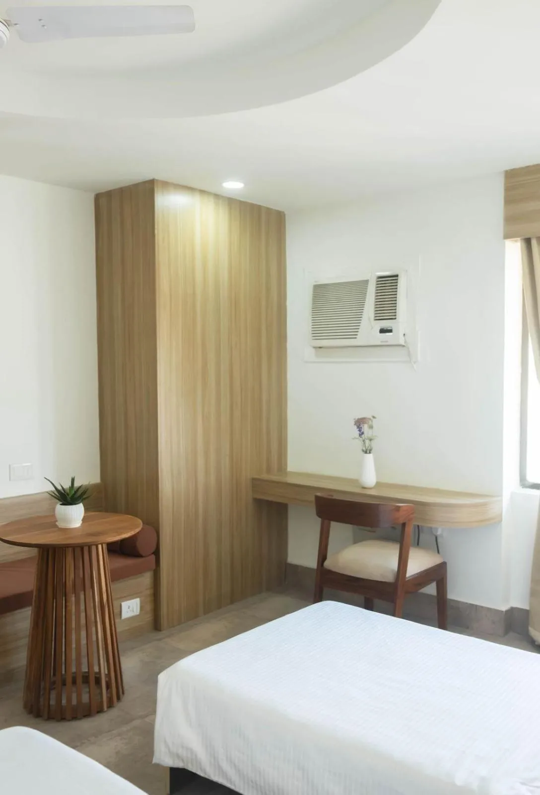 Bed in Hotel Lake Shilloi