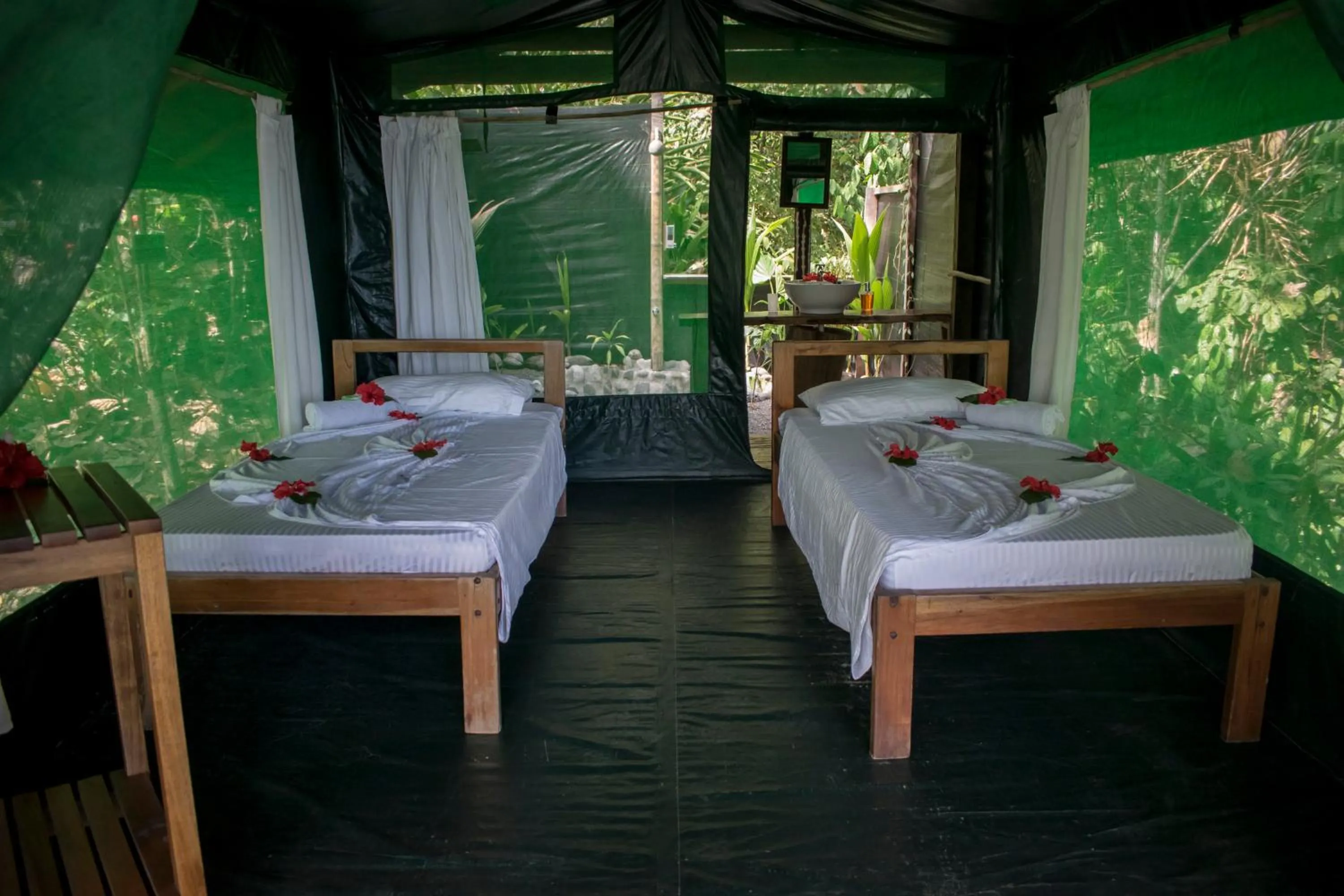 Bed in La Leona Eco Lodge