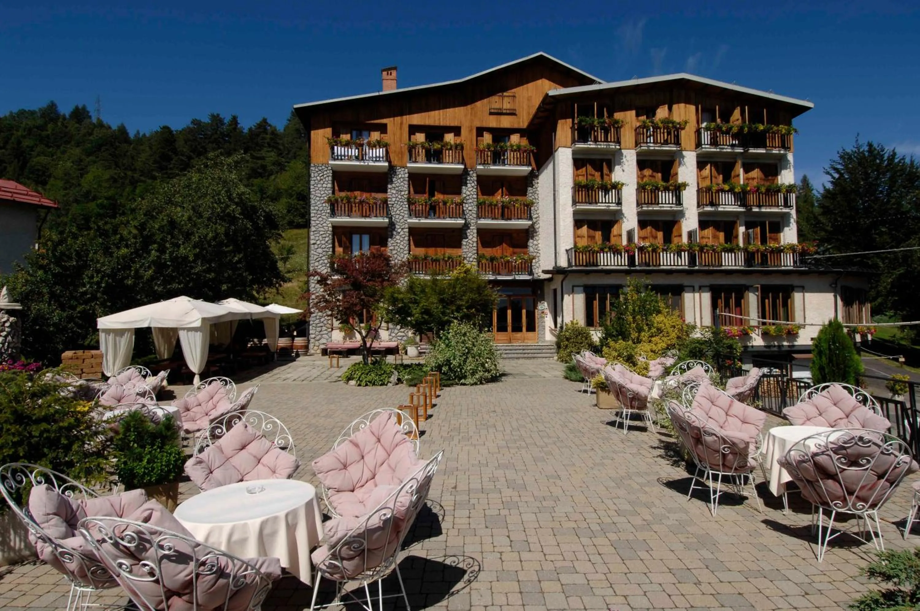 Facade/entrance in Hotel Miramonti Family & SPA