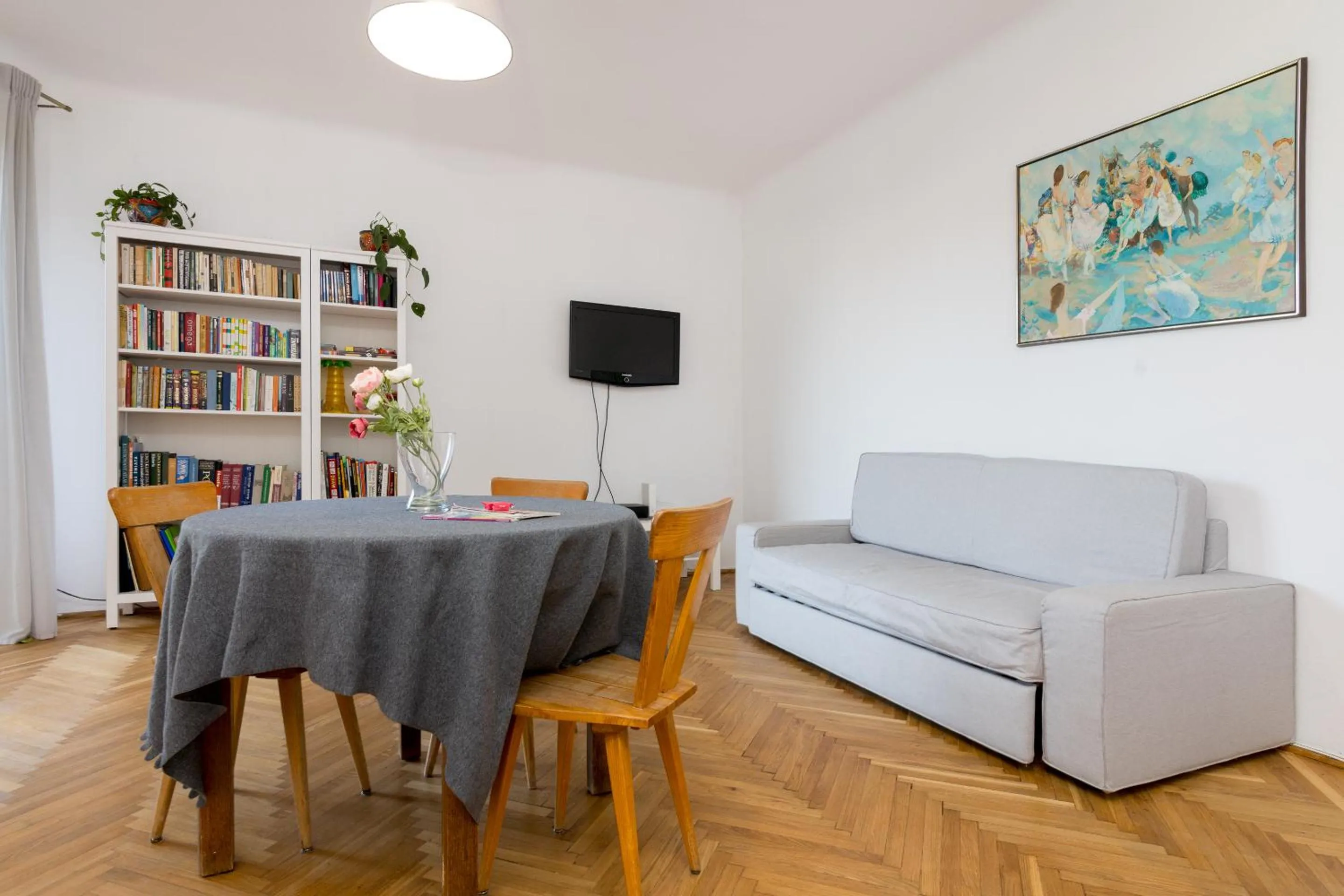 TV and multimedia in Royal Route Apartment for 10 people by BookingHost