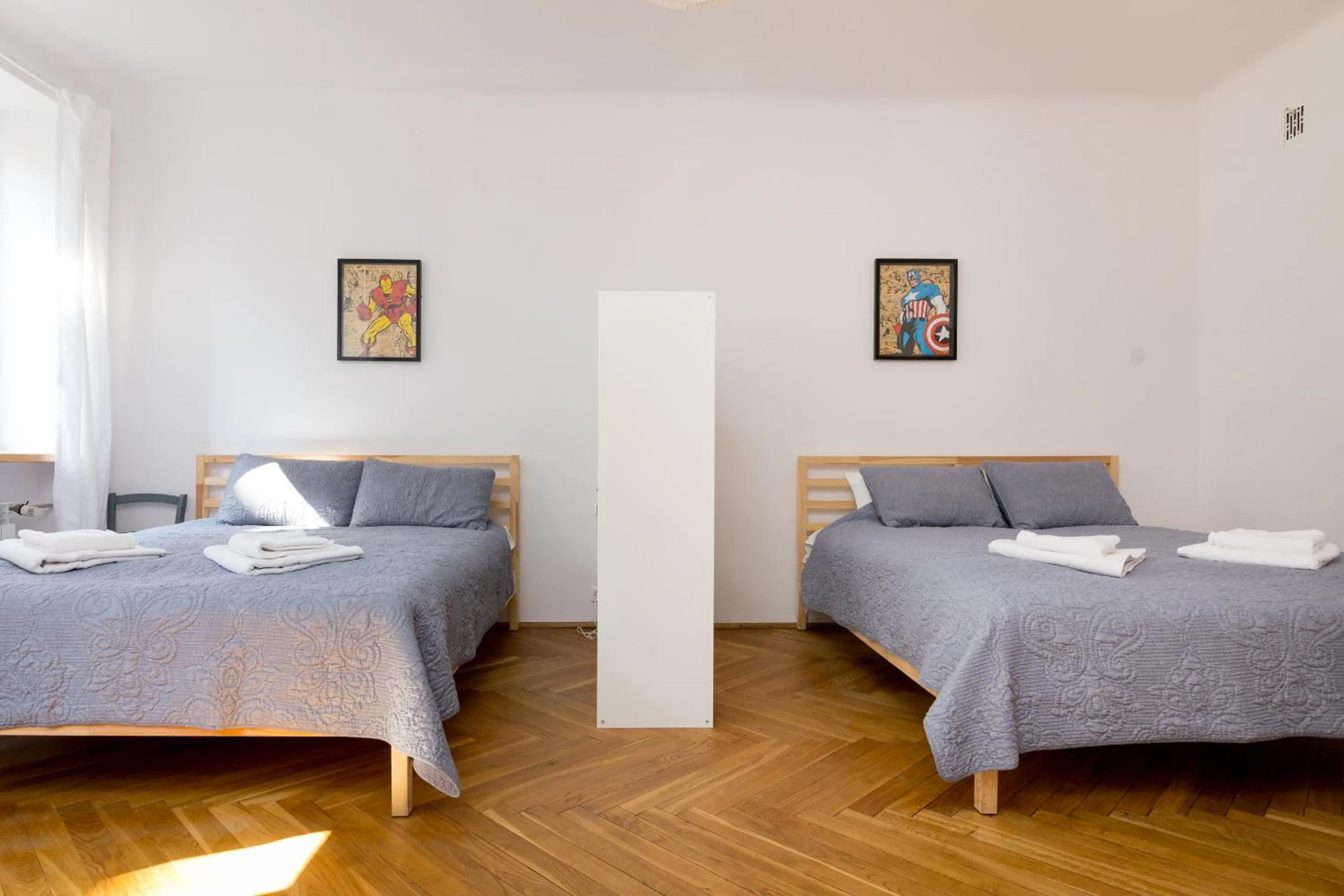 Bed in Royal Route Apartment for 10 people by BookingHost