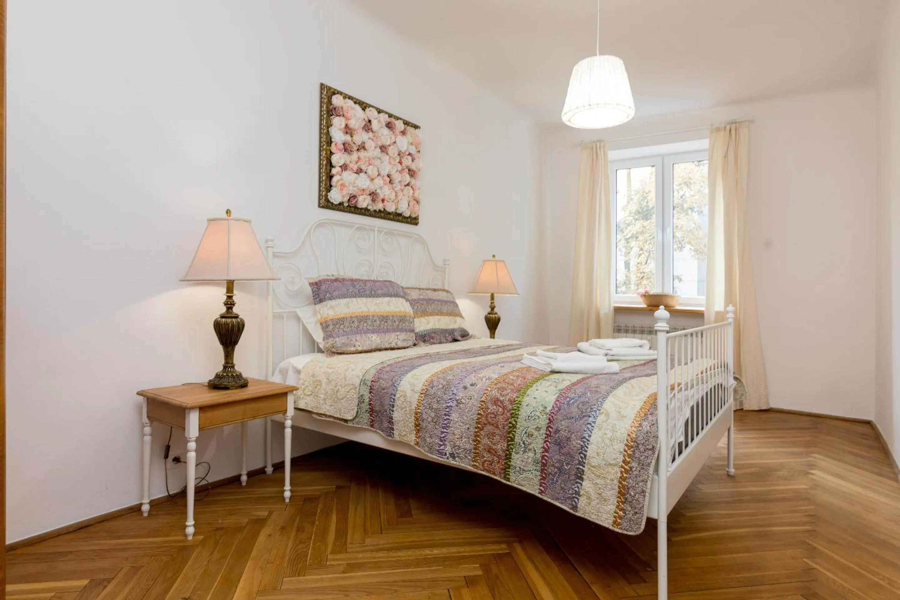 Bed in Royal Route Apartment for 10 people by BookingHost