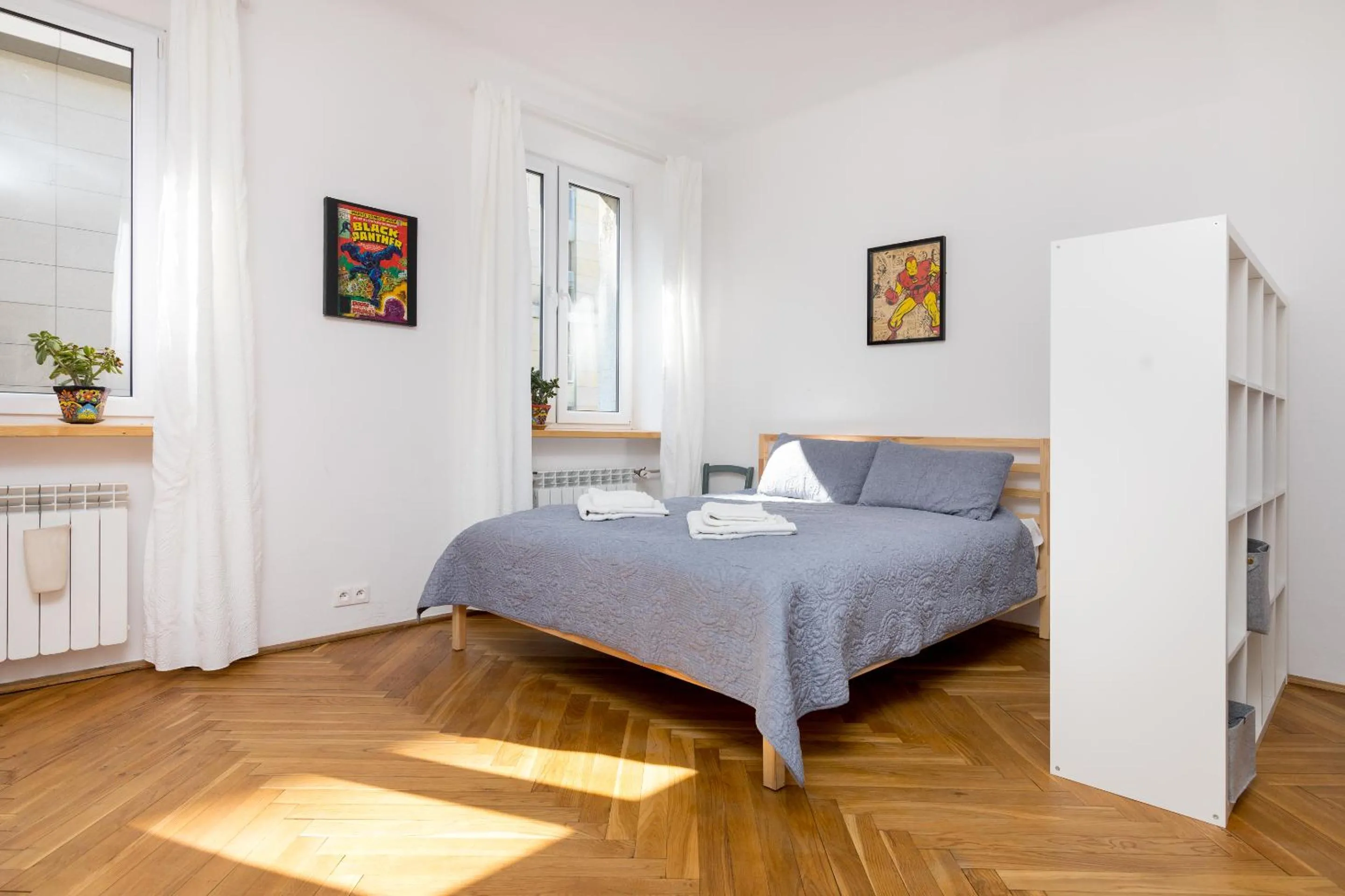 Bed in Royal Route Apartment for 10 people by BookingHost