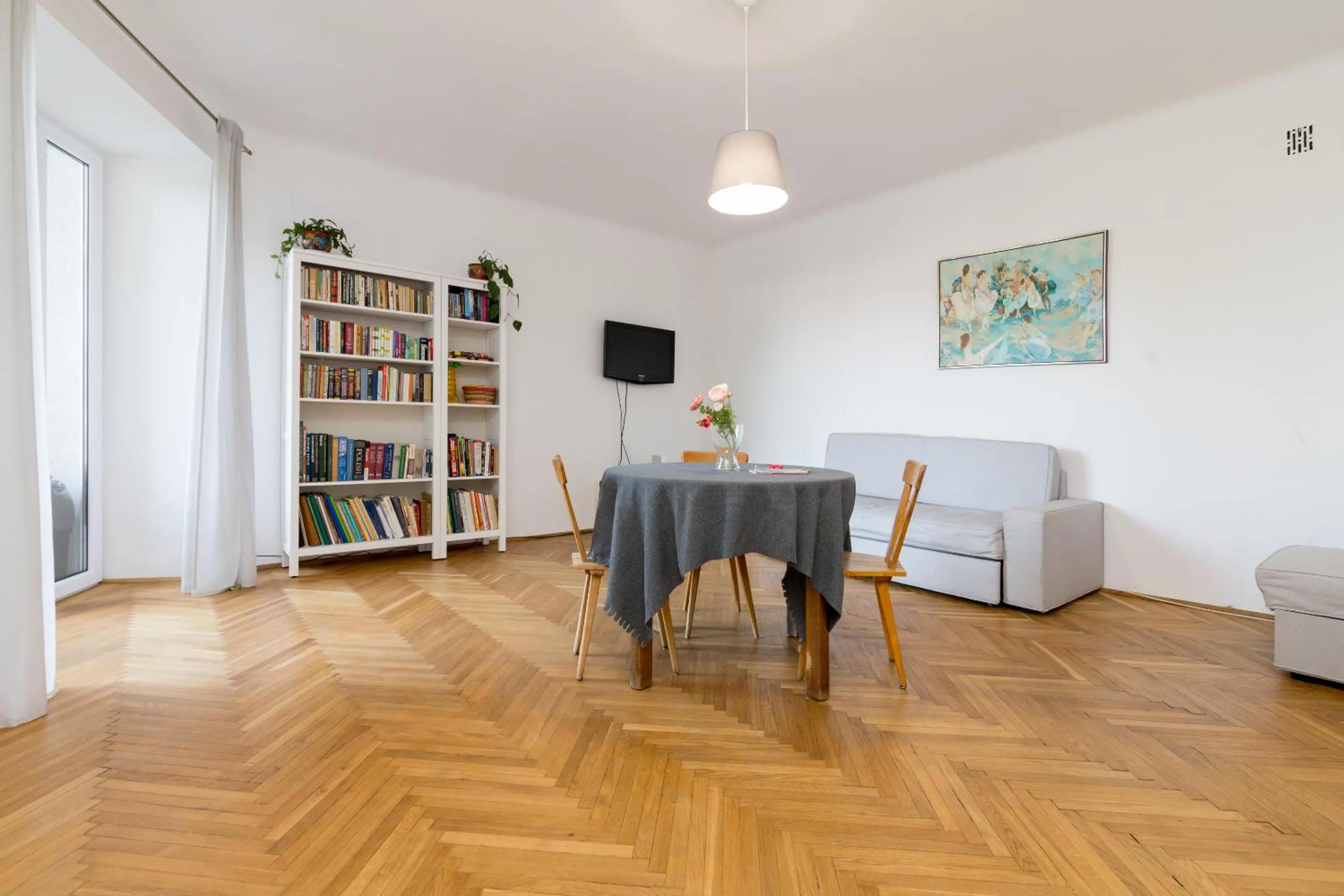 TV and multimedia in Royal Route Apartment for 10 people by BookingHost