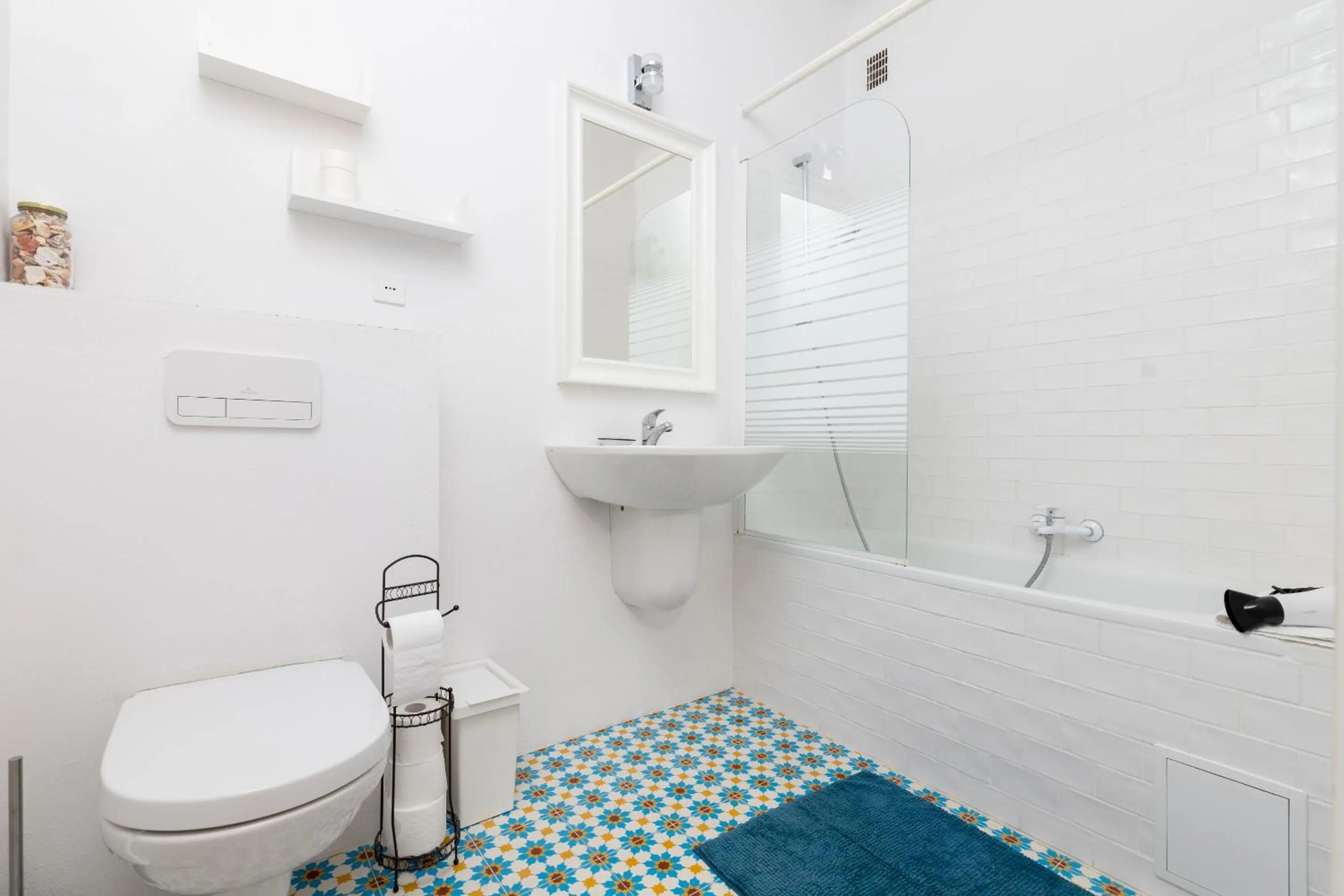 Bathroom in Royal Route Apartment for 10 people by BookingHost