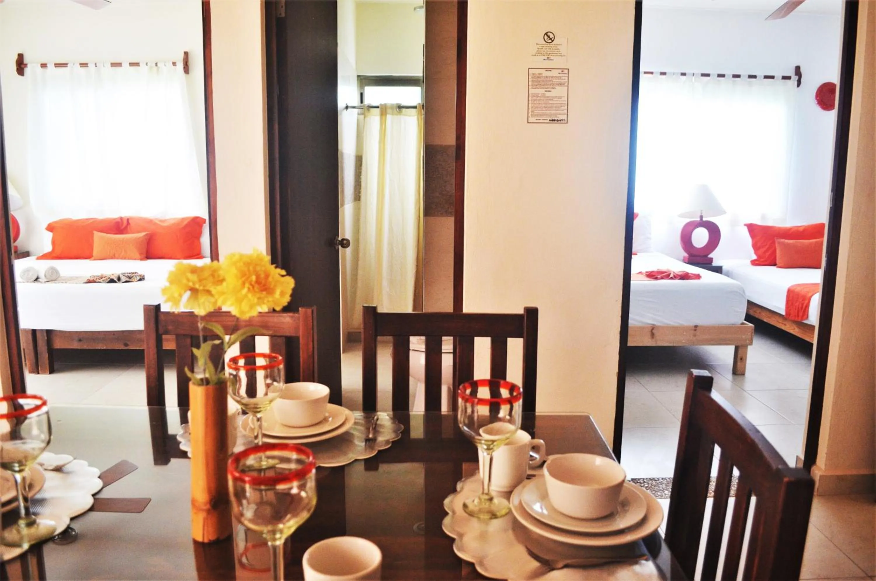 Dining area, Bed in Arrecifes Suites