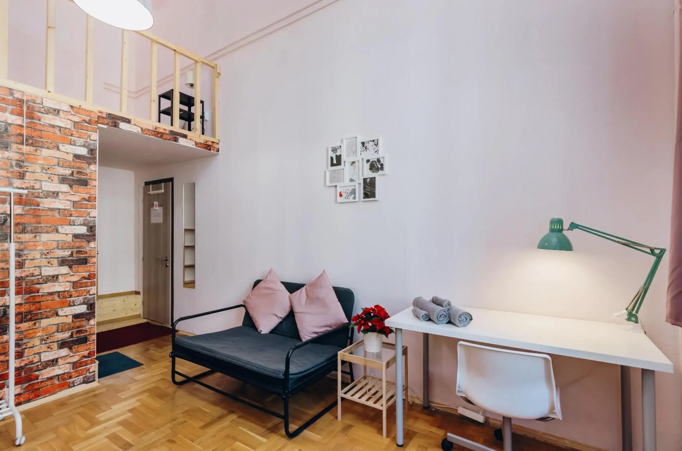 Double Room with Private Bathroom - single occupancy in Budapest Three Cats Hostel Double Room with Private Bathroom - single occupancy in Budapest Three Cats Hostel